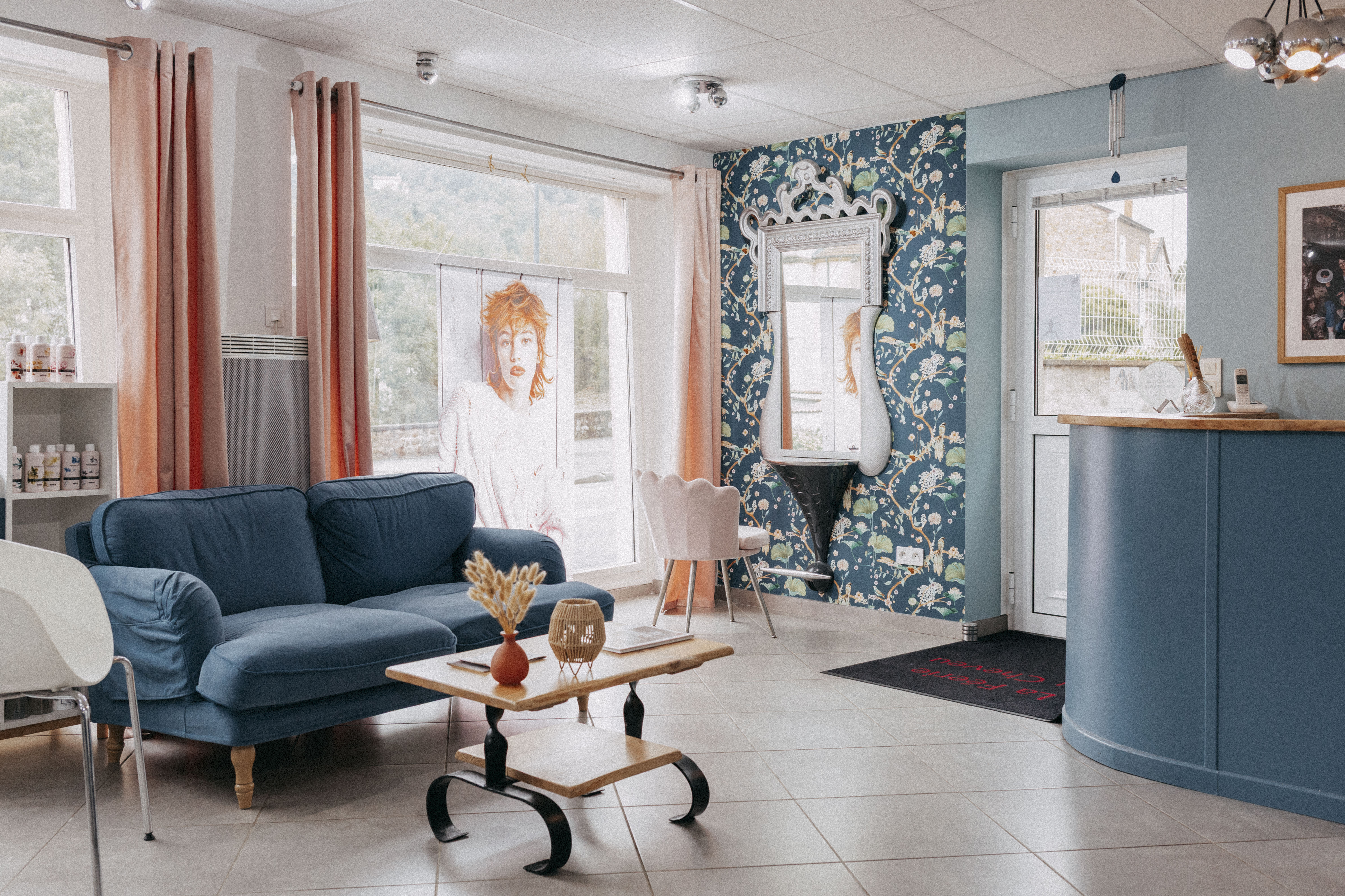 Fonds de commerce, La féerie du cheveu.
Belle opportunité, salon de coiffure très dynamique dans le village très agréable de Pont Trambouze ,très passant.

 Belle activité, dans un salon clé en main, rénové en 2013 pour ses 10 ans, il est très bien situé, stationnement gratuit aux abords, accessibilité handicapés, climatisé, ensoleillé, avec une vitrine environ de 5 mètres et une entrée protégée de la route.
Une belle clientèle adorable et fidèle.

https://brionnais.tv/index.php/video/3108/mag-7-septembre-2026-valérie-labrosse-de-la-féérie-du-cheveu/