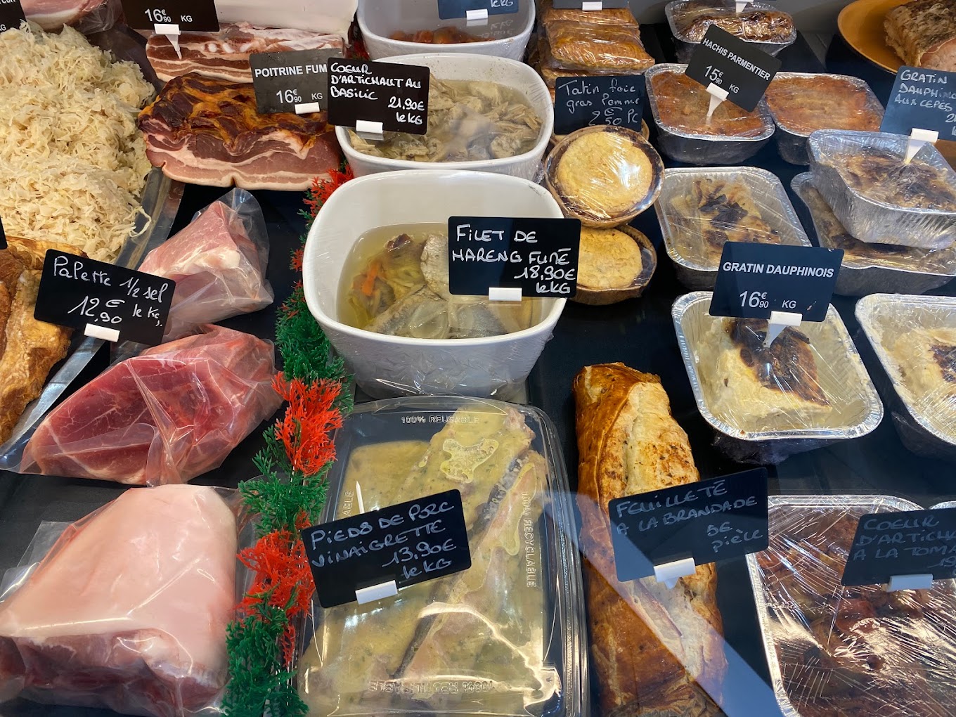 Vente de PAP 
LA GRANDE-MOTTE 🌊 
BOUCHERIE CHARCUTERIE TRAITEUR ROTISSERIE 

Proche de Montpellier et communes alentours. 
Nous vous proposons cette boucherie à la vente idéalement implantée dans cette commune dynamique, située sur un axe passant et qui bénéficie d'une importante clientèle fidélisée, locale et des alentours.

Cet établissement dispose d'une excellente renommée et d'un espace de travail très bien pensé, l'agencement est fonctionnel et en parfait état. Le matériel professionnel nécessaire à l'exploitation de l'activité est complet. 

Le magasin à une surface totale de 120m². 
Horaires d'ouvertures hors période estivale : 8h/13h 16h/19h. 

En période estival: 7h/13h 16h/19h30
Fermeture lundi après-midi, mercredi après-midi et le dimanche après-midi. 

7 semaines de congés annuels. 

Vous pouvez y créer le commerce que vous souhaitez.


Loyer 1900 euros mensuel. 
Foncier 1400 euros. 

Premier contact par téléphone ou sms au :
📱06.81.77.51.94 

Pas sérieux ou simple curieux abstenez vous, nous traitons seulement les acquéreurs sérieux.