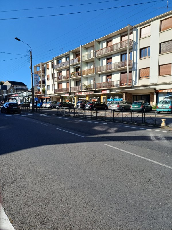 VENTE MAGASIN ELECTRO-MENAGER  TELEVISION  SAV  DEPUIS 1965
SURFACE VENTE:100m2  DEPOT 200m2
PARKING , SUR GRANDE AVENUE
CA: 350000euros  
DEPART RETRAITE FIN 2025
VENTE FOND ET MURS