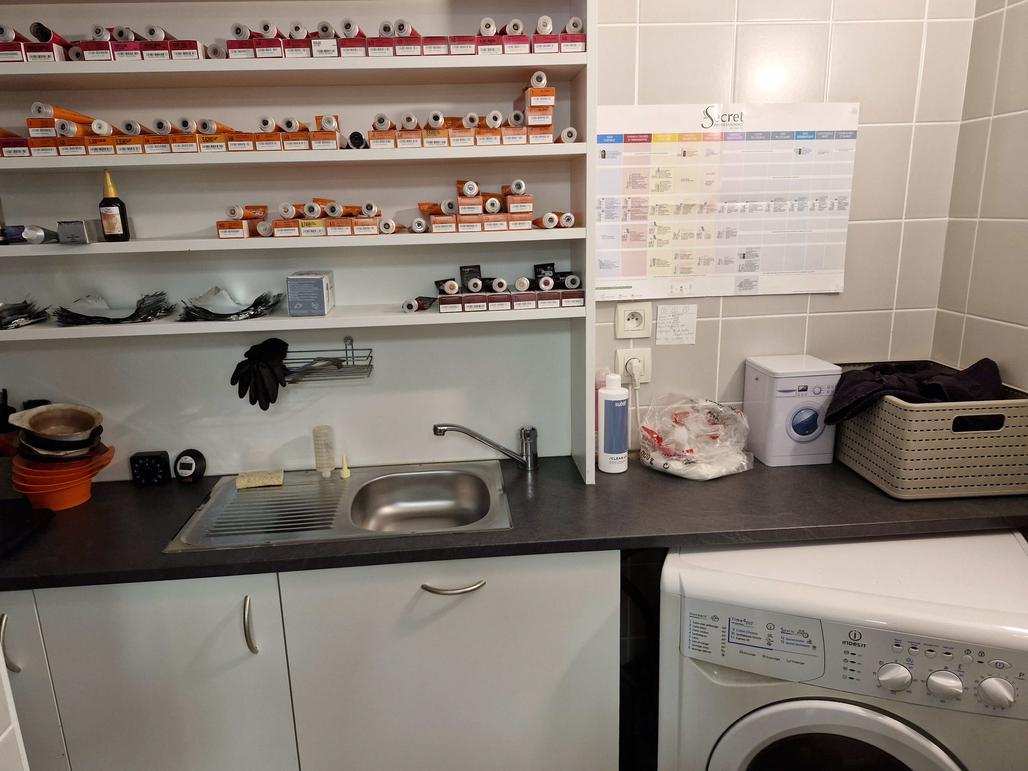 Bonjour
Je vends mon fonds commerce avec le mobilier et les accessoires.
Pas de travaux à prévoir, une bonne clientèle, des parkings autour du salon, petit loyer dans une commune dynamique.
Le salon et sa clientèle vous attends.
N'hésitez pas à m'appeler pour plus d'informations ou par mail
Stéphanie