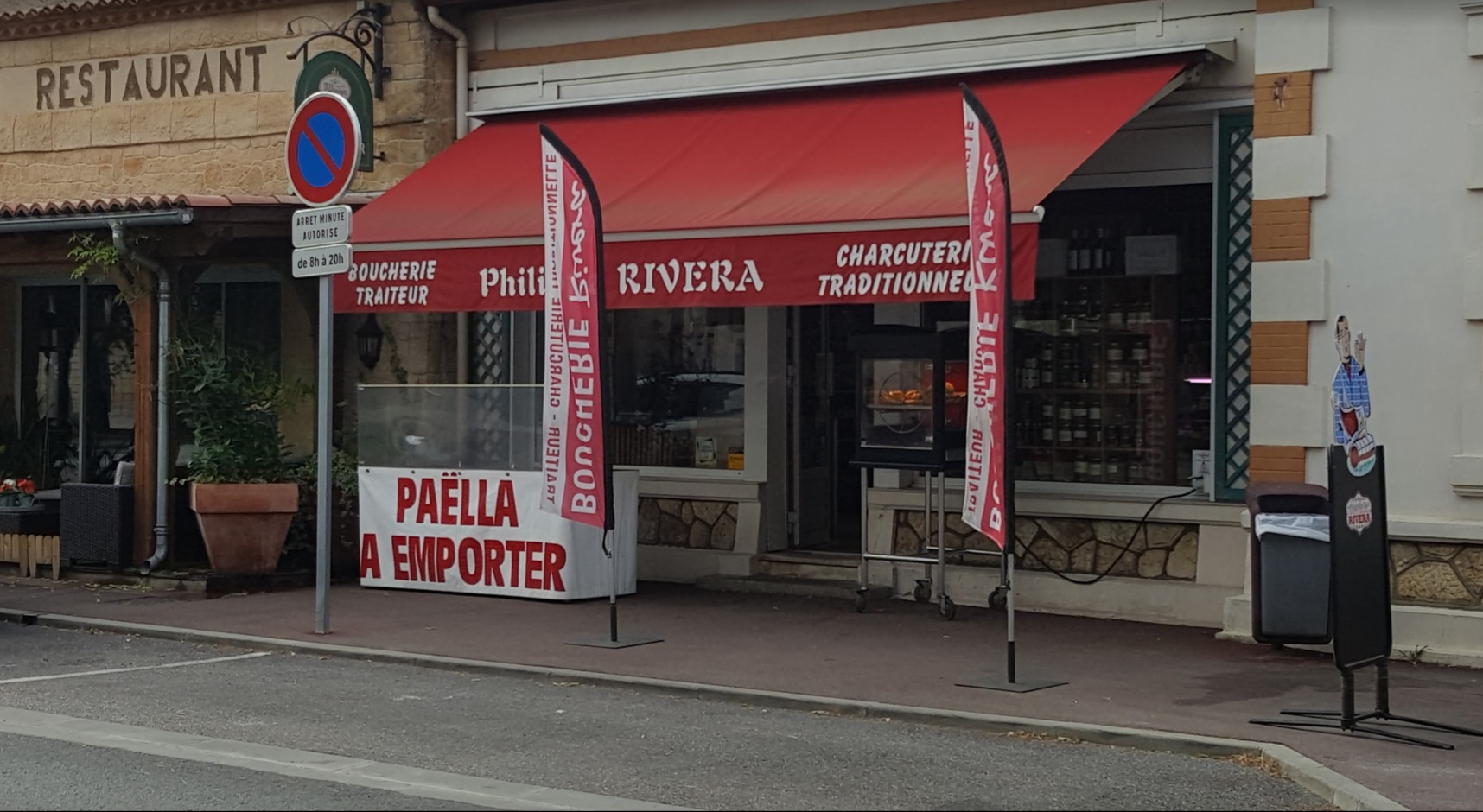 Av fond de commerce boucherie charcuterie traiteur (cause retraite)
Seule boucherie du village , clientèle fidèle depuis 37 ans , afflux touristique en saison .
Excellente visibilité et emplacement stratégique 
Commerce clé en main prêt à exploiter. 
Un cadre idéal pour un professionnel souhaitant s installer durablement,  développer son activité et profiter d une excellente cadre de vie entre lac et océan 

Opportunité à saisir rapidement.