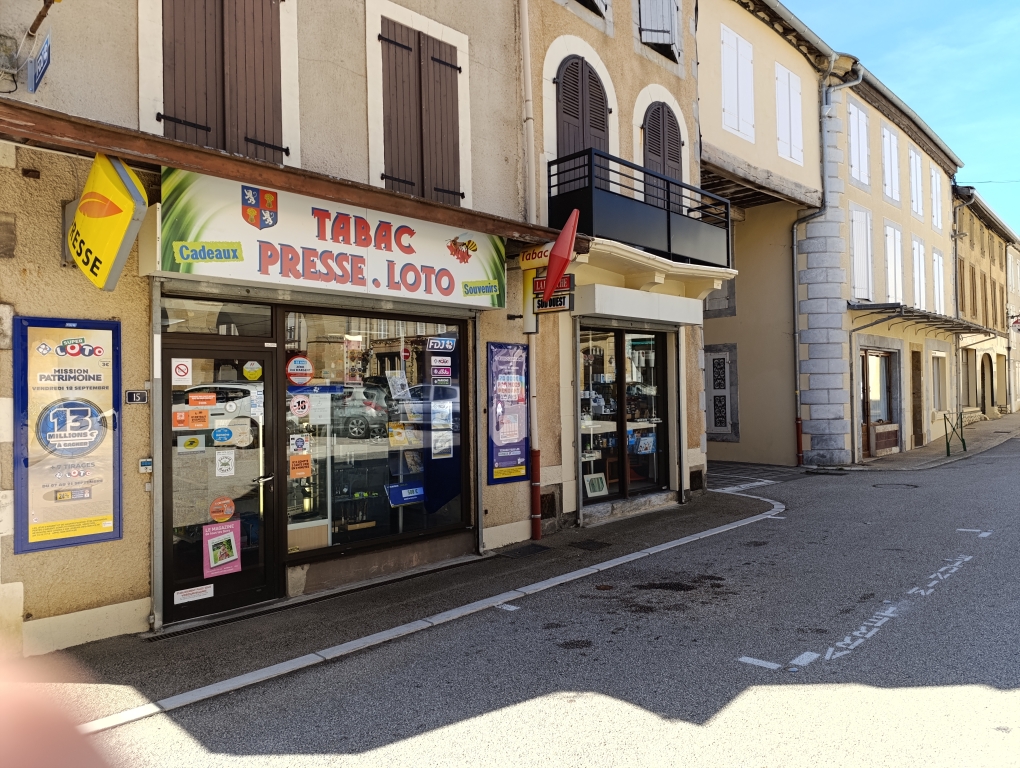 Vend Tabac-Presse-Loto.

Après un peu plus de 15 ans d'activité nous cédons notre fond de commerce.
Différentes activités restantes encore à développer (CBD, VAPE, cigarettes électroniques,  E-liquides etc...) ainsi que l'absence de concurrence à moins de 15 km, offre à ce commerce un jolie potentiel. De belles surfaces (Magasin = 50m², Arrière boutique = 30m²) vous permettront de travailler sereinement et pourquoi pas ajouter une activité supplémentaire.
Cette petite ville du Gers disposant de toutes les commodités (Petit casino, boulangerie, boucherie, coiffeur,bar , banque, poste, cabinet médical, pharmacie, école etc...) saura certainement vous séduire. 
Si comme nous l'aventure gersoise vous inspire n'hésitez pas à nous contacter.