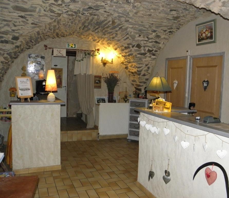 Notre gîte est composé de deux étages avec 5 chambres chacun de différentes compositions : chambre couple, lits jumeaux ou gîte avec des lits superposés.
La salle de restaurant peut accueillir près de 34 personnes assises.
La cuisine semi professionnelle est plus que fonctionnelle, elle a tous les équipements et le four a été changé l'an passé. 

Nous avons le plaisir de proposer notre gîte auberge à la vente lieu où on vous accueille chaleureusement pour passer un séjour simple et convivial. Les chambres (équipées de leurs sanitaires et salle de bain) sont confortables et conviennent aussi bien aux couples qu'aux groupes. Que vous soyez randonneur sur le GR6 ou le GR56, ou  GR 69, motard, cycliste, ou tout simplement en vacances en famille dans l'Ubaye, vous découvrirez un lieu authentique. Très pratique, à côté de la terrasse, vous aurez accès au chalet qui fait office d'abri pour les vélos et les motos.
Ouvert toute l'année bien placé entre les stations de ski et le lac de Serre-Ponçon proche de toutes les commodités 

La chaudière a été changée en 2023 ainsi que toutes les portes et huisseries du rez de chaussée
Pas de travaux à prévoir dans l'immédiat
La commission de sécurité avis favorable pour l'exploitation