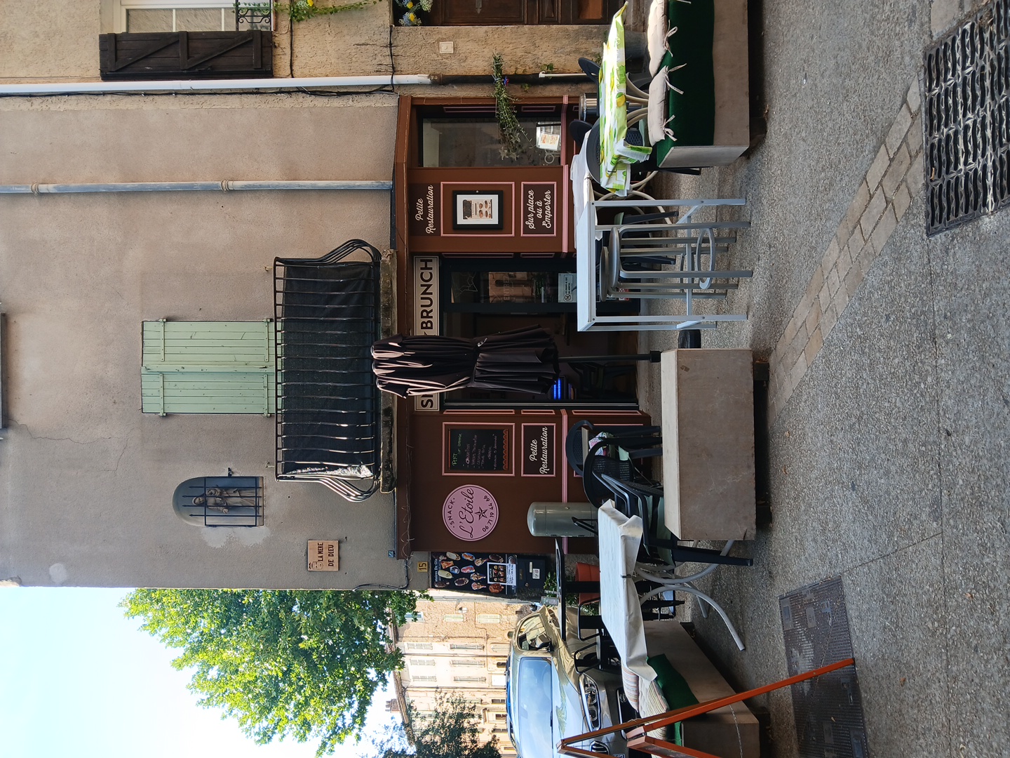 Cause changement de projet vends snack avec grand potentiel.  Possibilité de faire pizza à emporter- 
Premièr village bio de France. Village touristique. PLEIN CENTRE VILLE TRES BONNE VISIBILITÉ