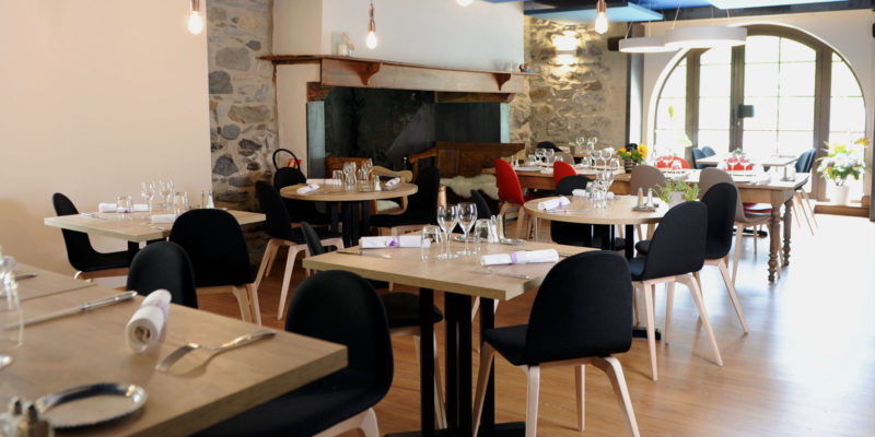 Hôtel restaurant Logis *** 25 chambres et parc
Cause retraite nous mettons en vente .
Au pied de Gavarnie classé au patrimoine mondial de l'Unesco
Clientèle internationale pour visiter le Cirque de Gavarnie, randos , vélos 
Clientèle hiver à développer .
Fort potentiel . Clientèle de groupes , botanistes , ornithologues, marcheurs , motards , cyclistes