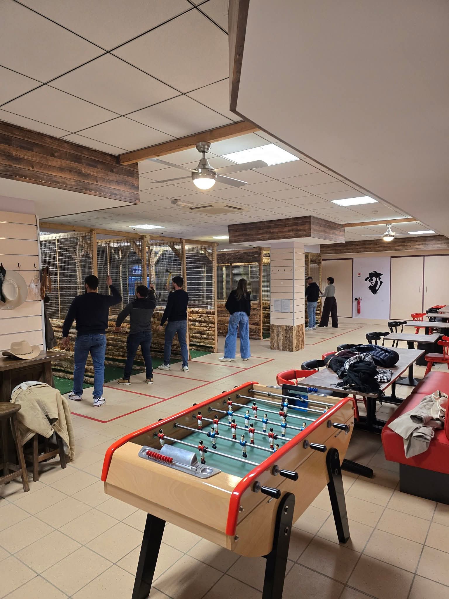 Cède 100% des parts d'une salle de loisirs