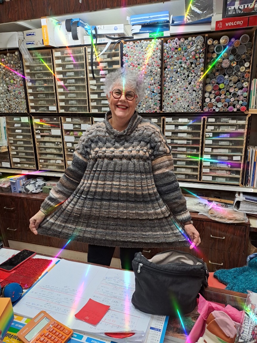 Mercerie très ancienne dans un quartier en pleine expansion ( Nice port Riquier) , a besoin de faire une belle rencontre pour un mariage réussi.
Bonjour , je suis Sylvie Arnold c’est avec beaucoup de difficultés que j’ aimerais me séparer de ce lieu privilégié qui me porte depuis 26 ans .
L’âge m’oblige à ralentir le rythme malgré une envie et une créativité sans cesse en ébullition, 
À celle ou celui qui lit cette invitation à venir créer son espace de travail /loisirs j’assure une belle réussite , si , bien sûr l’envie , la ou le  réjoui. 
Merci , d’avoir pris quelques secondes pour lire ce mot .
N’oubliez pas la qualité de vie à Nice .