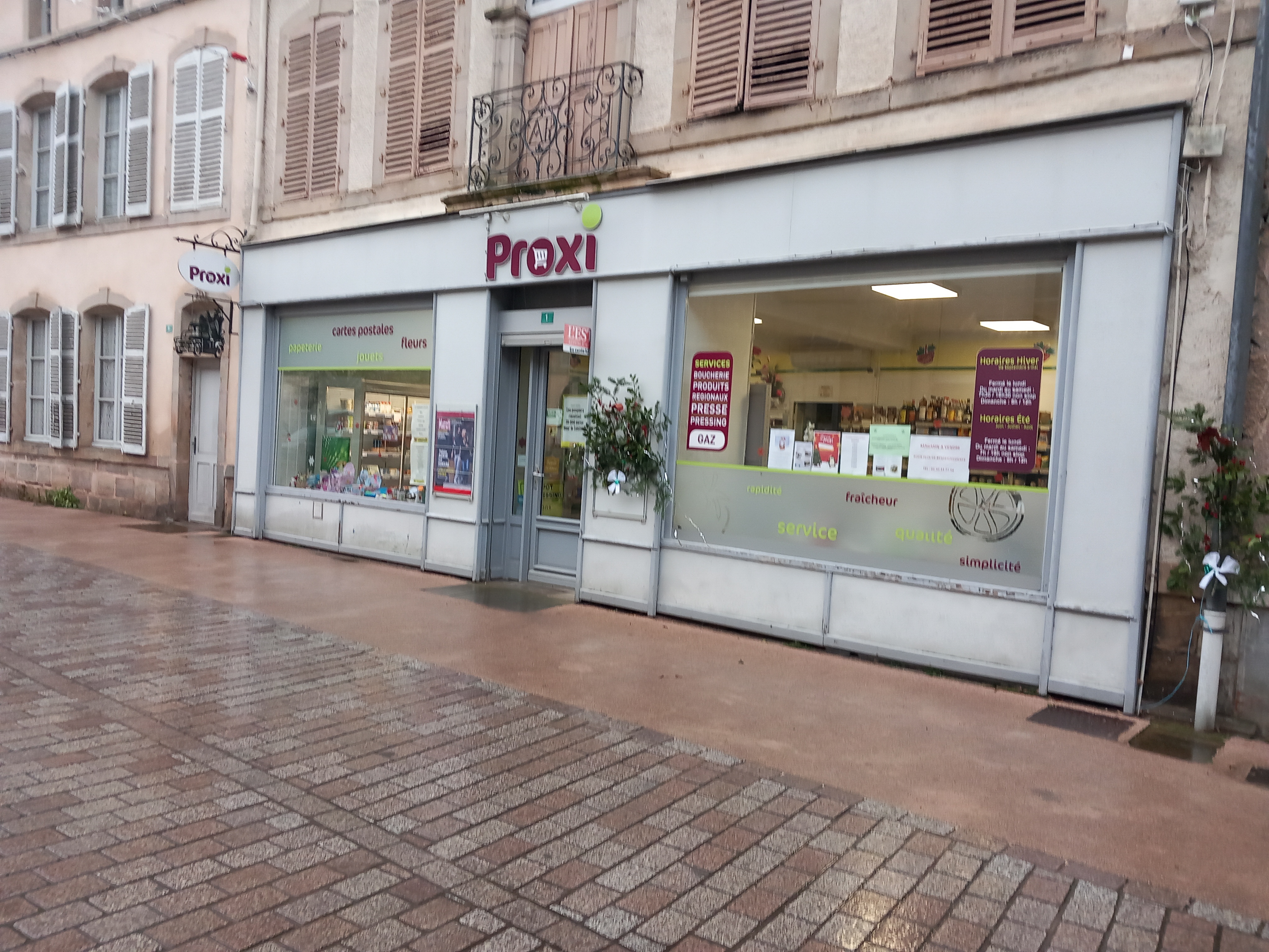 Vends cause retraite, fond de commerce  d'alimentations générales, épiceries, produits locaux, presse, pressing, gaz celui-ci est placé à Faucogney et la Mer au cœur des mille etangs. Le prix ne prends pas en compte le stock de marchandise.