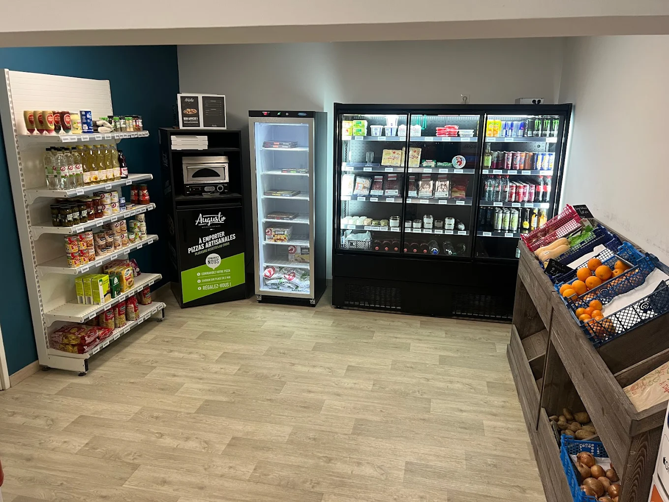 URGENT CAUSE DECES

Vends fond de commerce Tabac -Epicerie multiservices -station services: 
activités : Tabac, épicerie, dépot de pain, station service, dépot de gaz, colis, la poste
Seul commerce du village avec le restaurant
Axe très passant clientèle locale+ de passage
commerce à redynamiser après la fermeture suite au décès du propriétaire

murs : habitation maison de ville 3 chambres rénovée en grande partie  -1500m² de terrain attenant clos avec grande dépendance , 400m² de terrain constructible 

contactez moi pour plus d'informations