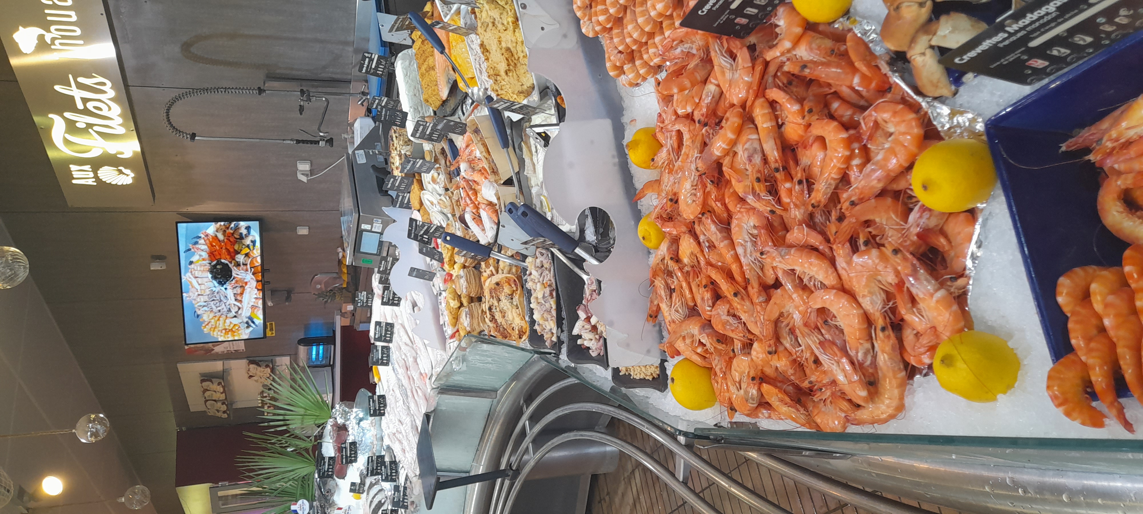 Située sous les halles permanentes de la ville de Thouars (79)
Ouverte les matins du mardi au dimanche.
Lieu attractif regroupant 4 commerces de bouche (Boucher, Fromager, Primeur et Poissonnier).
Située en plein centre ville avec large stationnement gratuit.
CA 420 000€ et bonne rentabilité.
Ecoute toutes propositions
** URGENT **