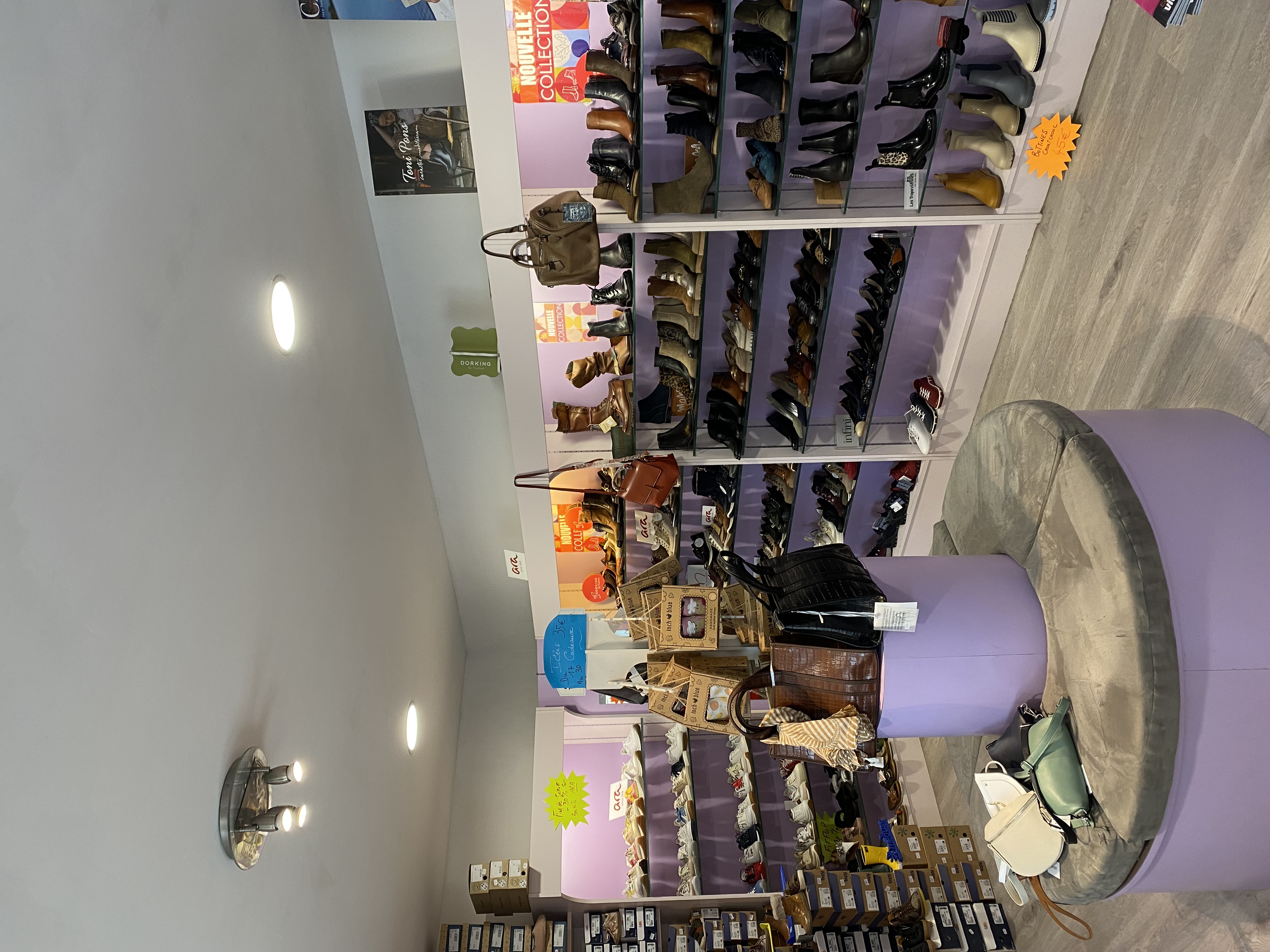 🏖️ À VENDRE – MAGASIN DE CHAUSSURES – BORD DE MER

Belle opportunité commerciale !

À vendre, magasin de chaussures hommes, femmes et enfants, idéalement situé dans une commune de bord de mer, avec une forte activité estivale et pendant les vacances scolaires.

👟 Clientèle fidèle et locale
⭐ Chaussures moyen et haut de gamme
🦶 Spécialisation confort et qualité
📍 Emplacement privilégié
☀️ Forte fréquentation touristique en saison
📩 Renseignements et prix sur demande.
Commerce bénéficiant d’une bonne notoriété et d’une clientèle déjà fidélisée.