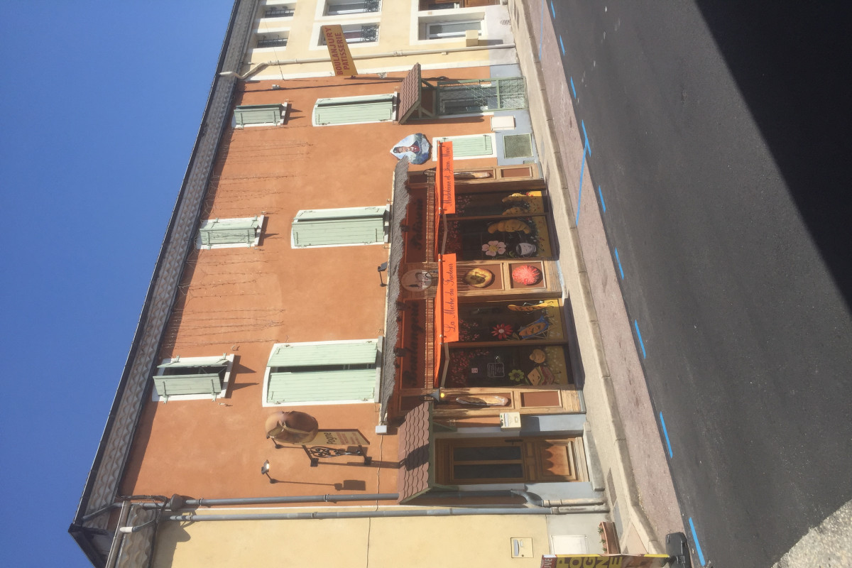 Vends boulangerie pâtisserie centre du village à 150 m du palais idéal du facteur cheval 300 000 ? de chiffre d?affaires vendu 210 000 ? appartement refait à neuf vendu 140 000 ? mur Et fond indissociable