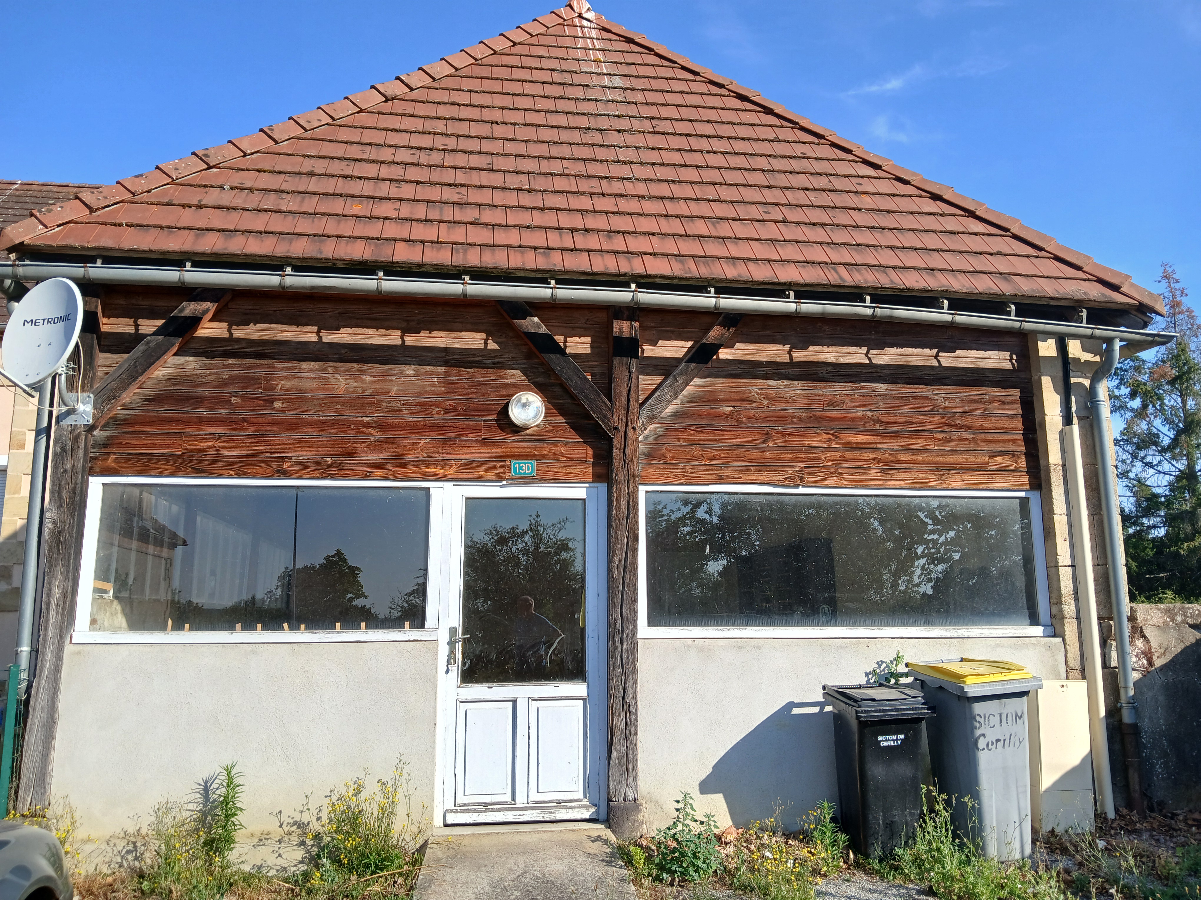 ATELIER A LOUER – SAINT-PLAISIR (03160)

La mairie de Saint-Plaisir propose à la location un atelier situé dans un hameau de la commune. 
La pièce principale d’environ 50 m2 est lumineuse et permet d’envisager l’installation d’une activité de type artisanale ou artistique. 
Elle dispose de 2 pièces à l’arrière pouvant faire office de stockage et rangement. Parking sur place dans la cour commune aux habitations voisines.

Conditions de location : 70 € par mois sans les charges.

Cette opportunité vous intéresse ?
Contactez le Lieu Unique d’Accueil de Communauté de Communes du Bocage Bourbonnais pour candidater : e.prevault@ccbb.fr / 07 64 35 62 34