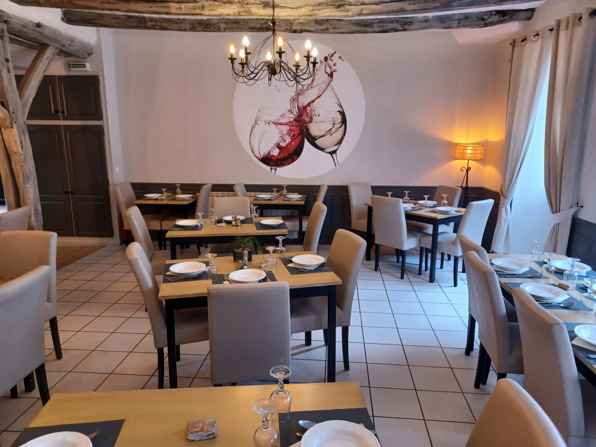 Vend fond de commerce Bar restaurant de campagne tres atypiques idéal pour un couple avec appartement de 120m² au dessus.