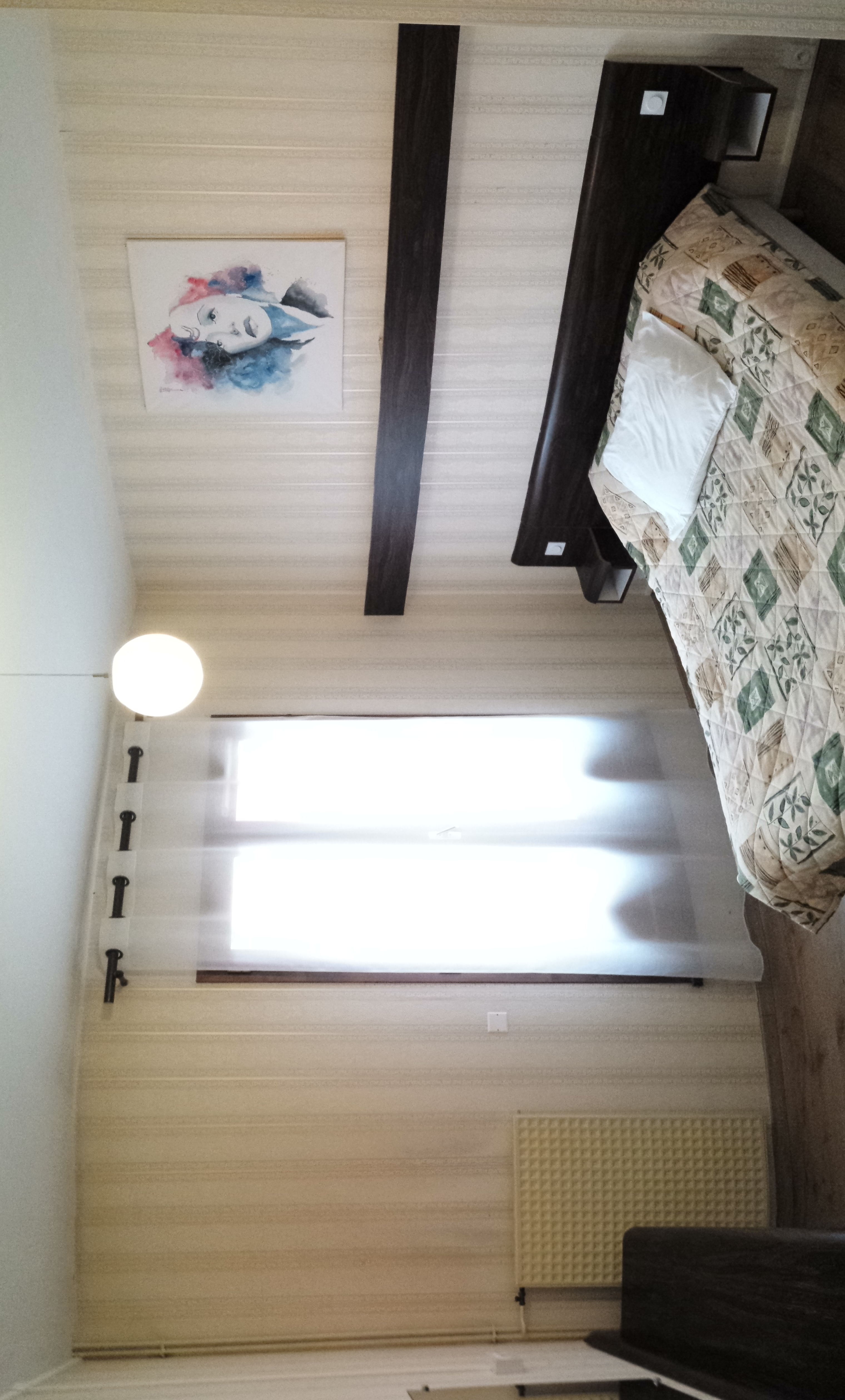 Le Friendly Auberge, situé en banlieue Toulousain, est un établissement hybride combinant hôtel, auberge de jeunesse, restaurant traditionnel, location de salles et repas de groupes. Implanté dans une zone urbaine stratégique, à proximité immédiate d’Airbus et de ses nombreux sous-traitants, il bénéficie également d’un cadre campagnard grâce à sa situation dans le quartier du village historique, en bordure d'un parc et près de quelques commerces.
L’établissement dispose d’un positionnement différenciant, alliant hébergement flexible (chambres privées et dortoirs) et restauration authentique au feu de bois, entièrement faite maison. Il s’adresse à une clientèle variée : professionnelle, étudiante, ouvrière, associative, touristique, internationale, ainsi qu’aux groupes scolaires et sportifs, repas et soirées privées ainsi que des séminaires ou conférences professionnelles.

👉 Cession du fonds de commerce avec un fort potentiel de développement.