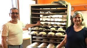 La boulangerie Soleil Levain fabrique des pains biologiques au pur levain depuis 1984. 

Retrouvez-nous sur les marchés :
Le mardi de 16h à 19h ainsi que le vendredi de 8h à 12h30 à Montreuil Juigné,
 Le mercredi à Segré et à Angers « La Fayette » de 8h à 13h, 
Le vendredi de 8h à 13h30 aux Ponts de Cé, 
Le samedi de 8h à 13h30 à Angers « Place La Fayette » (proche gare Saint Laud), Angers « Place Molière » (marché Bio) et Angers « Place Leclerc » (proche Mairie)