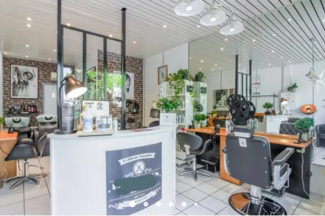 Vend salon de coiffure (bail tous commerces) ,
Idéalement situé dans un quartier dynamique du centre de Périgueux.
Ce salon offre une décoration moderne,  3 postes de coiffages,  2 bacs.
Clientèle fidèle. 
Pas de salarié.