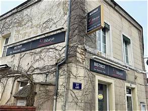 Au cœur d'un village un lieu de vie et de convivialité
Etablissement compose d'un bar, d'un restaurant et de chambres d'hôtel
capacite du restaurant environs 80 places 
5 chambres d'hôtel
Possibilité de crédit vendeur