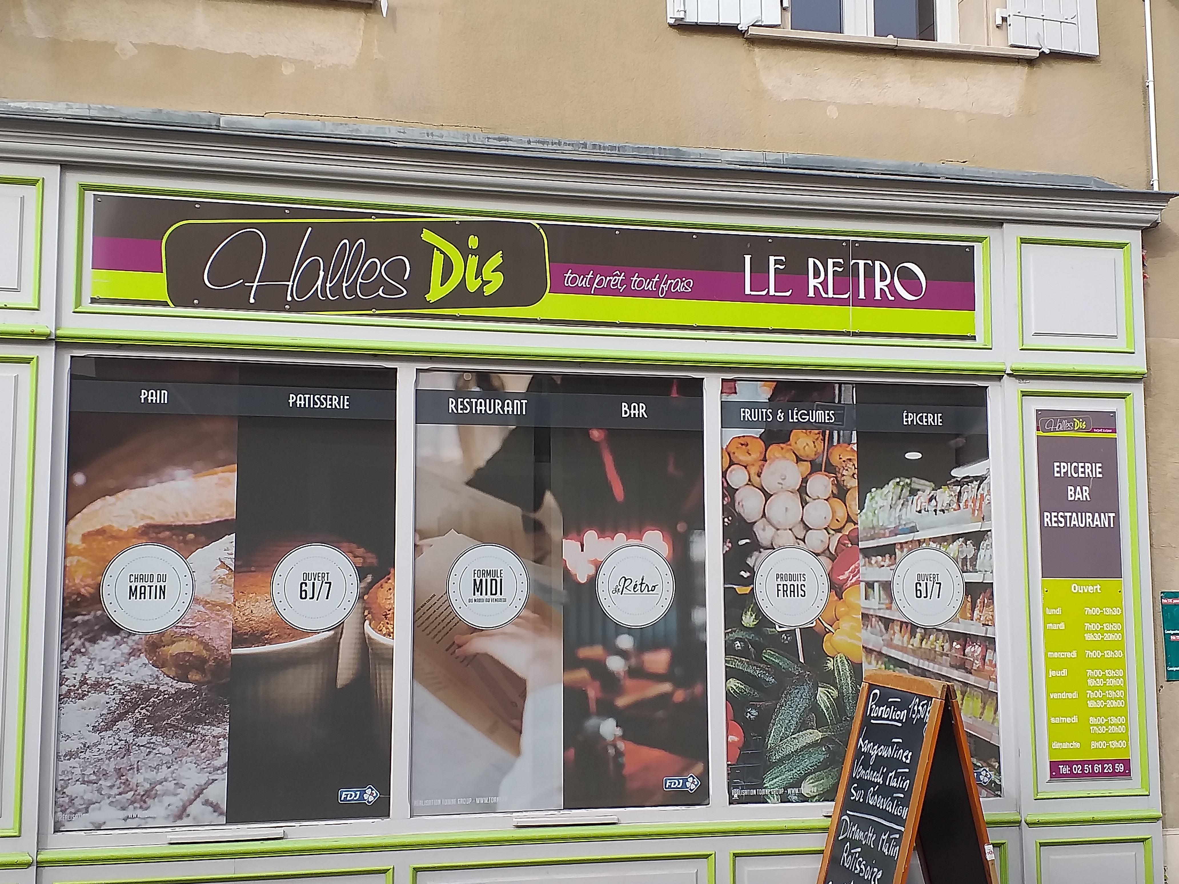 Réaumur est une commune du Pays de Pouzauges située à proximité du Puy du Fou.
Commune dynamique avec ses associations, l’école et la MARPA.
Le commerce multi-services (bar, restaurant et épicerie) est un service essentiel pour maintenir la vitalité de Réaumur. 
Les murs appartiennent à la commune. Un logement, compris dans le bail, se situe à l’étage du commerce et peut servir pour débuter.
Il y a une salle de restauration avec cuisine et terrasse, un bar et une épicerie.
Le fonds de commerce est à vendre, il comprend la licence IV, le mobilier, les agencements et tout le matériel de cuisine. 
Loyer : 697.68 € / mois
Contact : Mairie de Réaumur, 1 Place de l’Église – 85700 RÉAUMUR
	          mairie@reaumur.fr
	          02 51 57 90 99