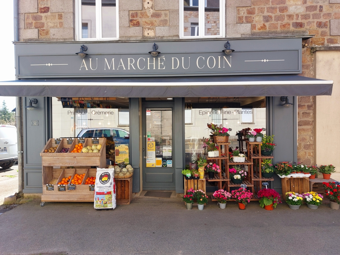 Fonds de commerce à reprendre – Primeur, épicerie fine, crèmerie

Situé sur une route départementale passante, ce fonds de commerce à l’activité mixte (primeur, épicerie fine, crèmerie) est à reprendre. Fort de plus de 40 ans d’existence, ce commerce a su fidéliser une clientèle locale et bénéficie d’une excellente notoriété au cœur d’un bourg dynamique et commerçant.

Avec un chiffre d’affaires de 200 000 € réalisé sur 30 m² de surface de vente, le magasin affiche une rentabilité avérée. L’étage est actuellement utilisé comme réserve. L’ensemble est prêt à l’emploi, dans un état propre : une affaire "clé en main" avec encore du potentiel de développement.

Un parking à proximité immédiate, avec des places type 15 minutes, facilite l’accès pour la clientèle. L’environnement commercial alentour est propice à l’activité et garantit un flux régulier de clients.

Possibilité d’acquérir les murs : devenez votre propre locataire et sécurisez votre investissement (nous consulter pour les modalités).

Ce commerce est idéal pour un(e) entrepreneur(euse) dynamique souhaitant s’installer ou se réorienter dans le commerce de proximité.