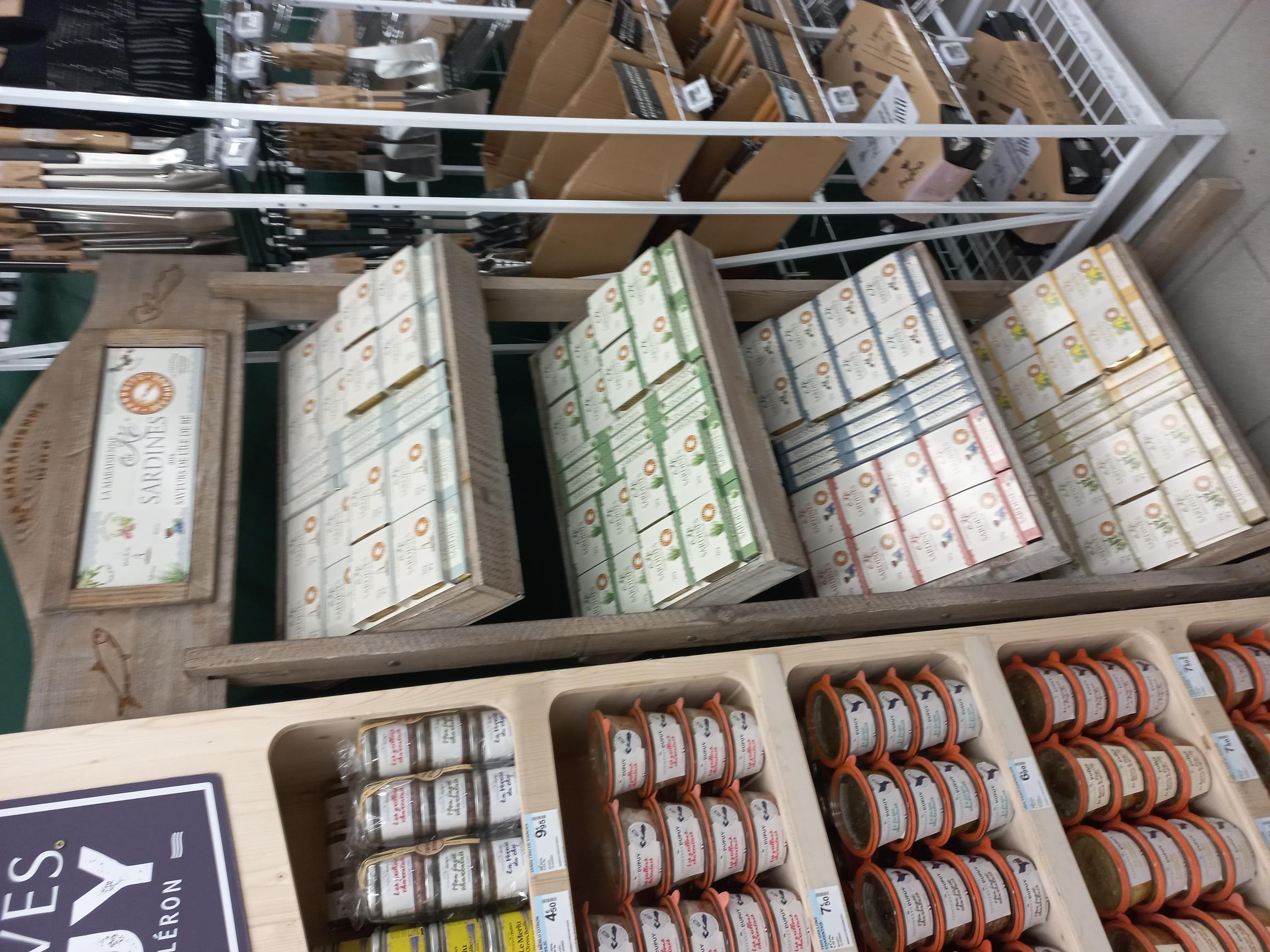 cause changement professionnel , reprise d'une SARL commercialisant une gamme  de sardines avec ingrédients régionaux a vendre. Contrat en place avec la grande distribution . Gamme de 6 références , unique en GMS. Affaire avec beaucoup de potentiel , demandant a être développée par le futur repreneur , ou entreprise déjà bien implantée dans le secteur .Pas de locaux a reprendre , pas de salarié . CA : 50 KE .
reprise 1 euros symbolique avec actif et passif actuel