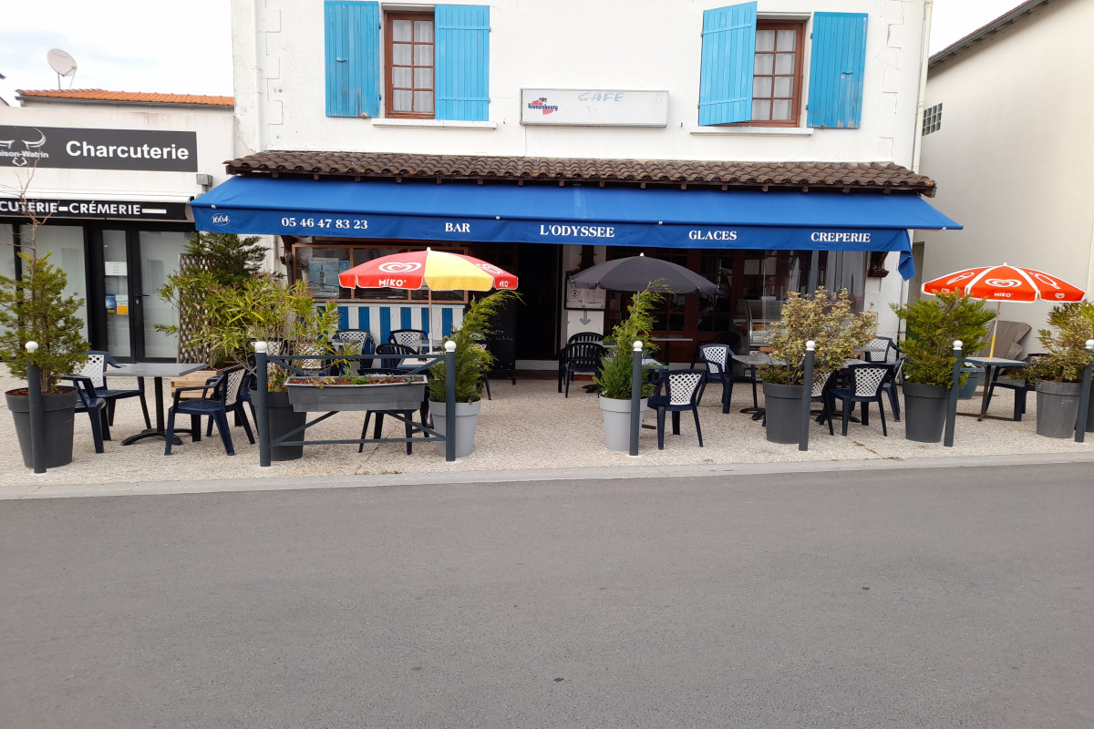 bar brasserie crêperie glacier dans un petit village de l'ile d'oleron en Charente maritime