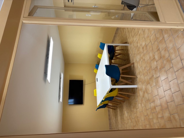 Saisissez une opportunité unique de louer un espace professionnel de 120 m², neuf ou très bien entretenu, idéalement conçu pour l'activité d'une TPE/PME, une profession libérale ou une activité de services nécessitant de la visibilité et une modularité immédiate.

Disponible immédiatement !

🎯 Caractéristiques Clés (120 m² au total) :
Accueil / Espace Client	50 m²
Bureau Privatif	25 m²
Salle de Réunion	25 m²
Remise / Stockage	10 m²
Sanitaires	10 m²

💰 Conditions Locatives :
Loyer Mensuel : 900 € HT (Hors Taxes).
Charges : Non incluses (à la charge du locataire).
Type de Bail : 3/6/9, précaire

Disponibilité : Immédiate.

Ne perdez pas de temps, ce type de local est rare !

Contactez-nous rapidement pour organiser une visite.

Louis Rathier van Heekeren