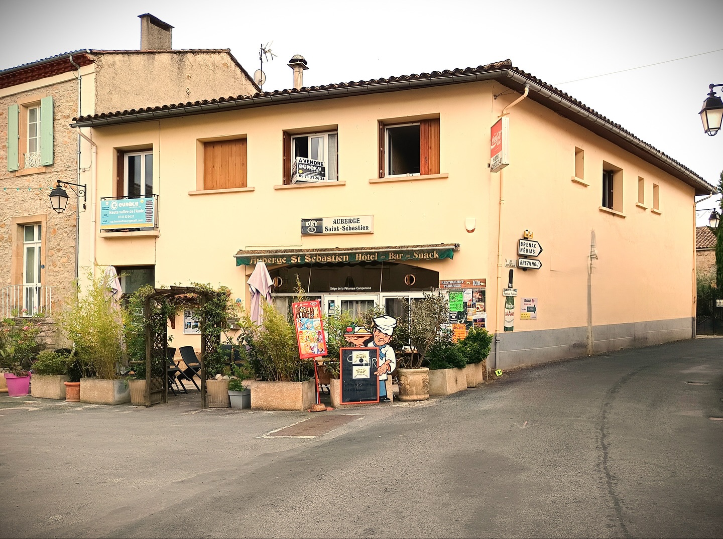 Immeuble- chambres d'Hôtes et surface commerciale