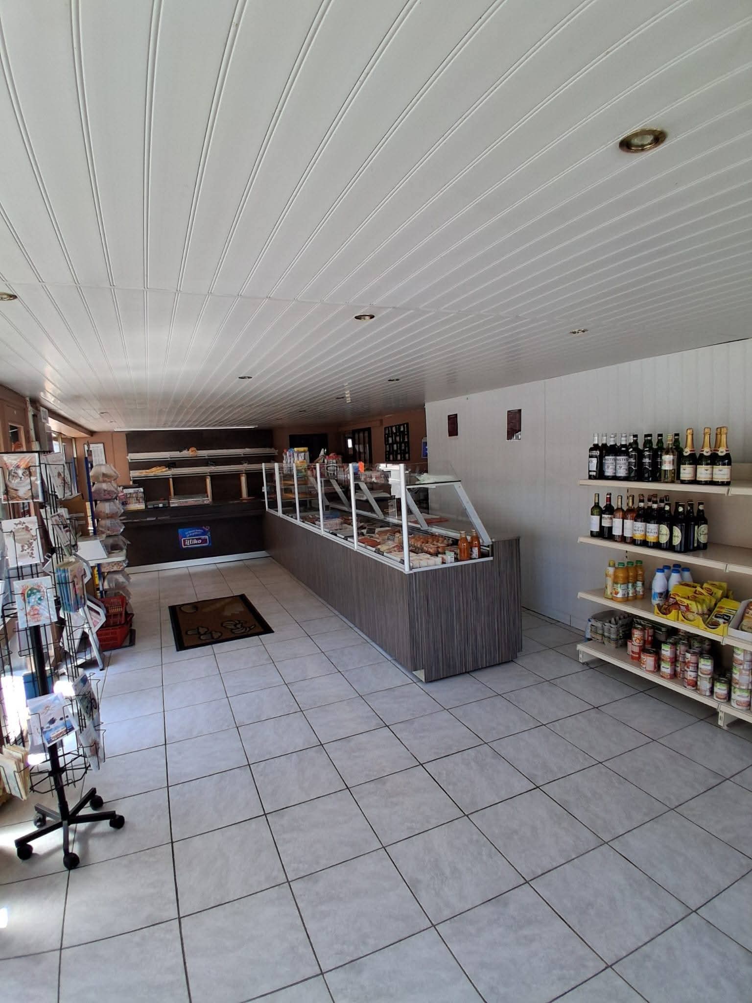 C'est l'heure de la retraite pour notre boulangerie ! 🥖
Après 23 magnifiques années passées à vos côtés, notre boulangerie-pâtisserie-épicerie fermera ses portes fin décembre pour un départ à la retraite bien mérité.

C'est donc une belle opportunité de reprise qui s'offre à un futur acquéreur ! Le commerce fait également point presse, jeux et journaux. 📰🥐

💶 Prix de vente total : 250 000 €
(150 000 € pour les murs + 100 000 € pour le fonds de commerce).

Si vous êtes intéressé(e) ou si vous connaissez quelqu'un qui souhaite se lancer, n'hésitez pas à partager !

Pour plus d'informations, contactez directement la boulangerie 0328270719 ou la Mairie au 0328270717