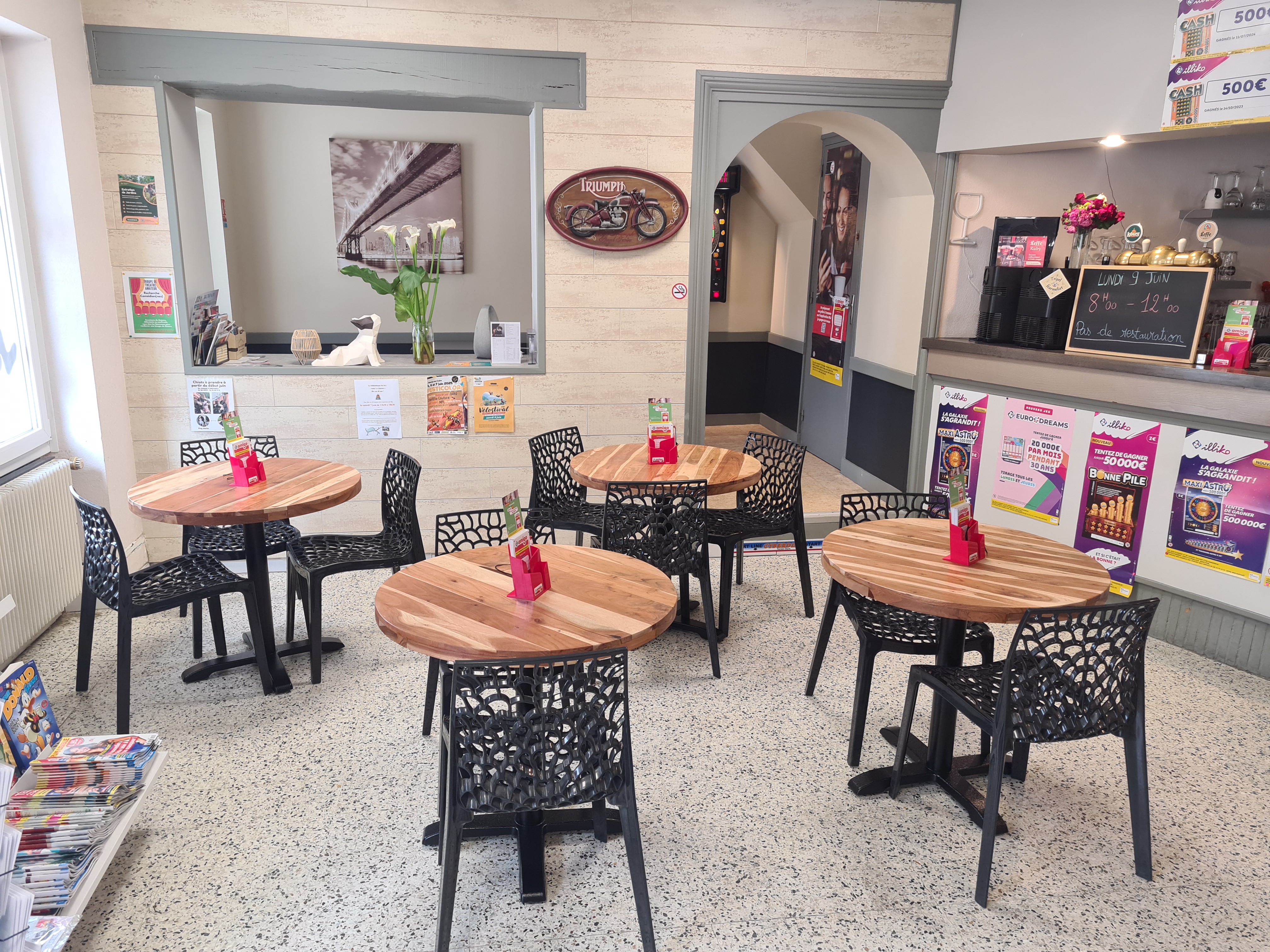 BAR-BRASSERIE-TABAC-FDJ situé en coeur de bourg, avec stationnement facile à proximité.
L'établissement se compose d'une partie brasserie d'environ 35 places assises, d'une salle de bar offrant 20 places et d'une terrasse de 16 places.
Activité Brasserie uniquement le midi, offrant une excellente qualité de vie.
Clientèle fidèle.
Fermée 1 jour/semaine + 5 semaines/an.
Logement avec deux chambres.
Loyer faible.
Affaire saine, rentable et bien tenue, idéale pour un couple, sans personnel à reprendre.
EBE 92 000 €
RBE reconstitué 104 000€