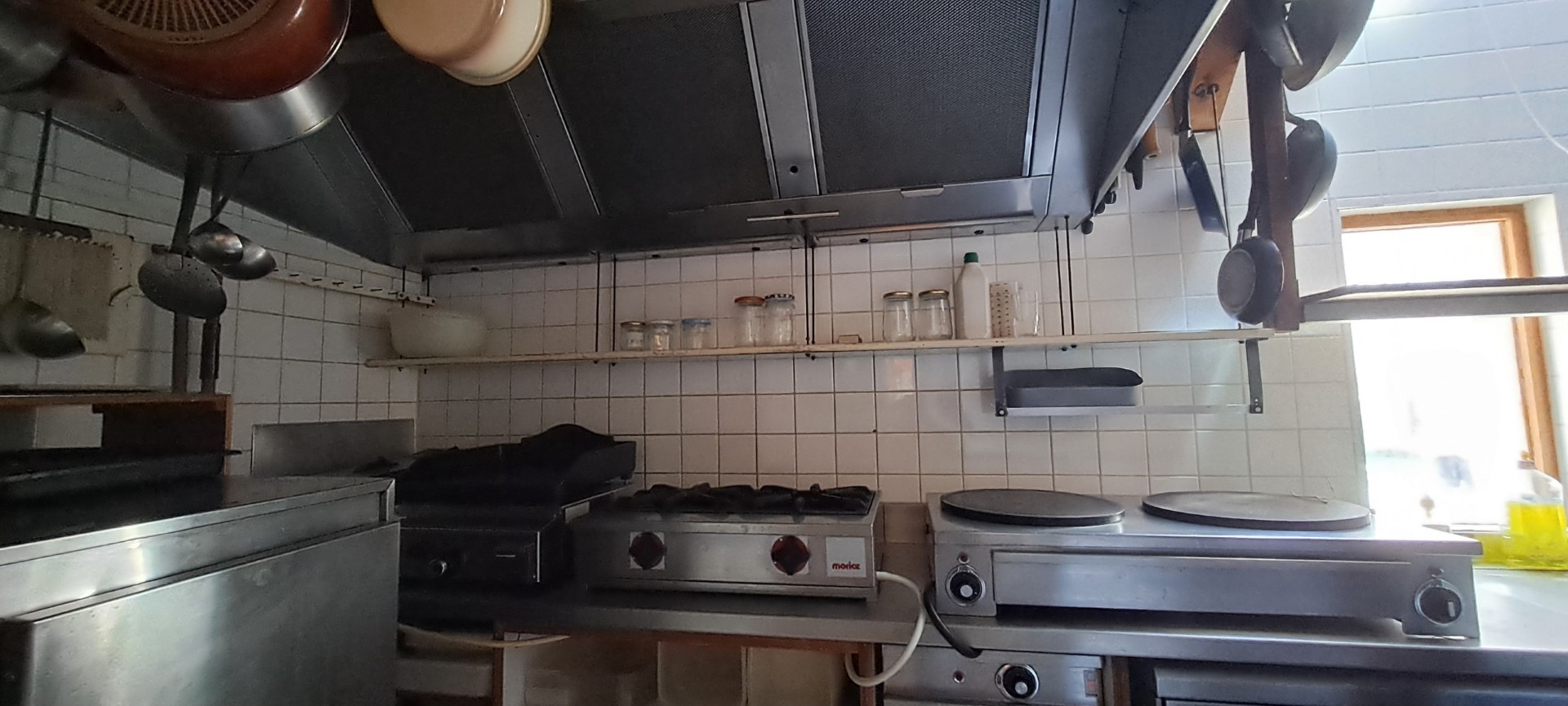 A vendre cause retraite
Murs et fond d'un Bar Restaurant avec licence IV
Deux saisons
été: petit train d'Artouste
hiver: ski ( à 10km d'une grande station espagnole)
celui-ci se situe dans la station de Fabrèges, au pied du télécabine qui mène au petit train d'Artouste
Pour de plus amples informations, merci de nous contacter par téléphone