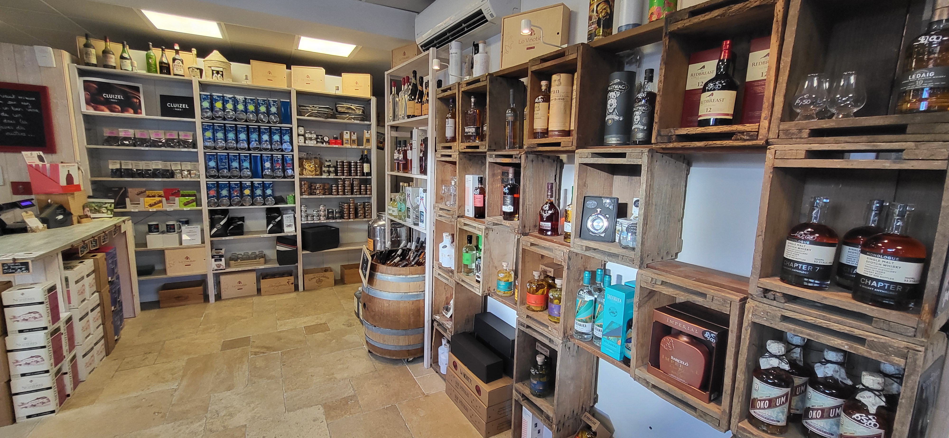 A saisir : reprise cave à vin - opportunité rare

Belle opportunité de reprise d'une cave à vin de 80m2, idéalement située au cœur d'un village dynamique et attractif. L'emplacement bénéficie d'une excellente visibilité et d'un passage régulier, dans un environnement agréable et vivant. 
L'établissement dispose d'une clientèle existante et fidèle, offrant une base pour poursuivre et développer l'activité.
De belles perspectives d'évolution sont possible en développant une autre activité complémentaire (fromages, primeur ....)
Prix de reprise très attractif : 10 000€, idéal pour un projet de reconversion ou pour un passionné de vin souhaitant se lancer avec un investissement maitrisé.
Valeur du stock restant à ajouter au prix de reprise.