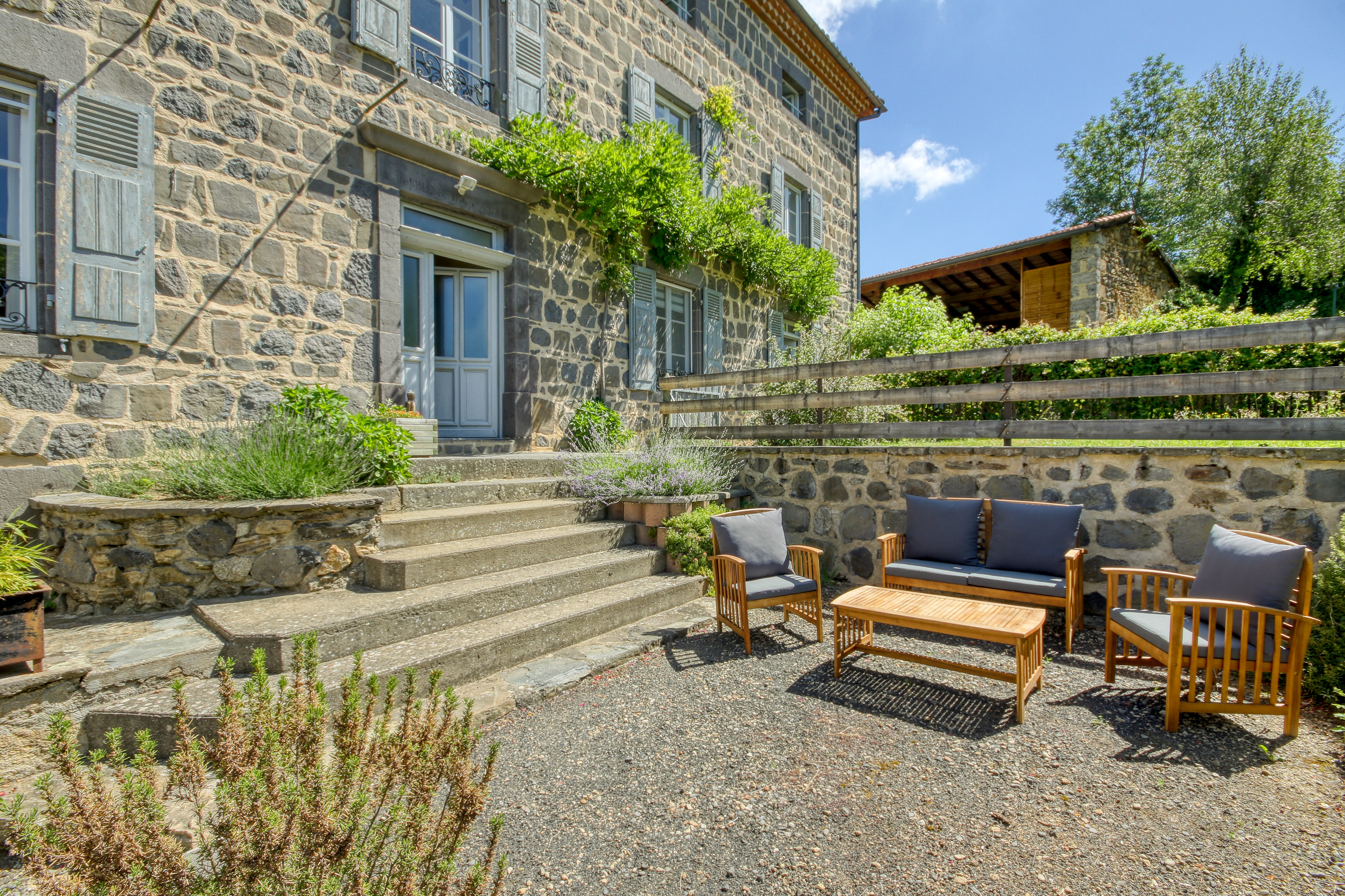 A vendre Fonds de commerce 5 chambres et table d'hôte   en Auvergne