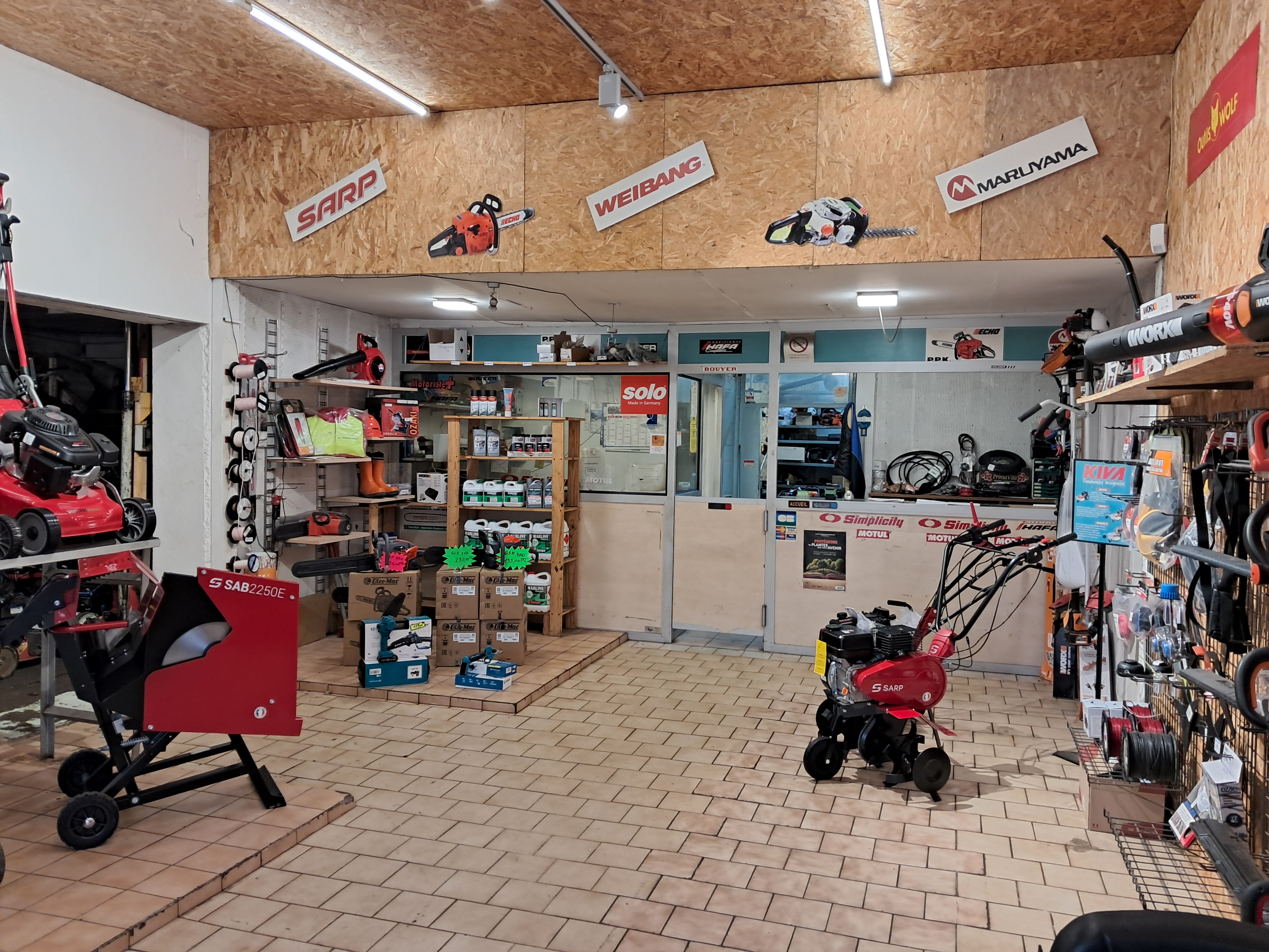 Vends fond de commerce de motoculture de plaisance,cause retraite.
CA 150000 €. Local de 250m2, Loyer 800€ mensuel situé à TOMBLAINE en banlieue de NANCY.
Vente,réparation,entretien de tout matériel de motoculture de plaisance.
Ce commerce vient de fêter ses 40 ans.