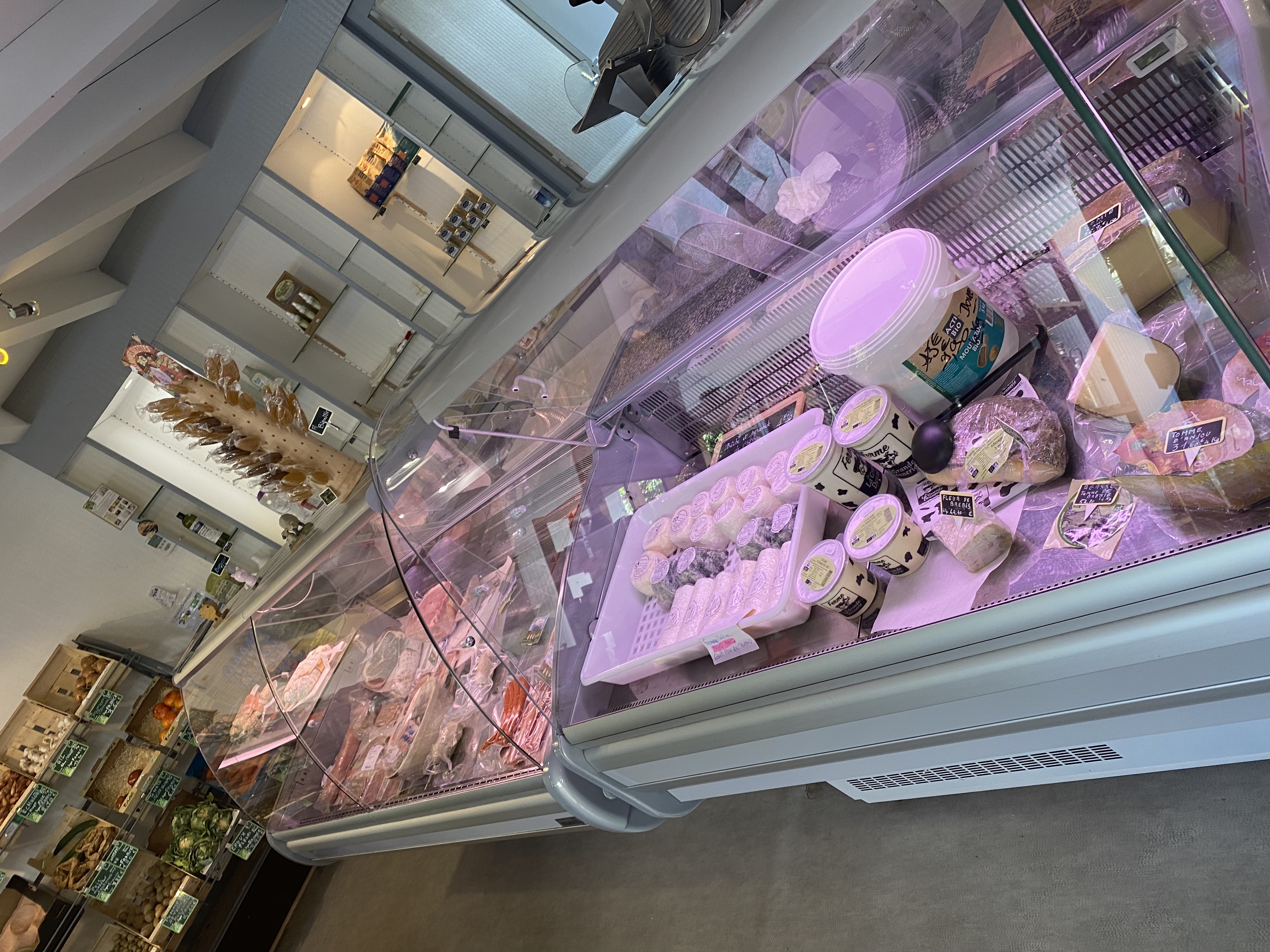 CAUSE RETRAITE :
Vends fonds commerce Alimentation Bio certifié Bureau Véritas.
Surface de vente de 70 m2 et 2 réserves de 30 m2 .
Matériel :
- 2 armoires de froid positif
- 1 congélateur vitré (pour glaces)
- 2 vitrines service arrière
- 1 vitrine crèmerie
- 1 Sous videuse
- 1 trancheuse à jambons
- 2 tables inox
Pas de salarié.
Clientèle locale et de passage.
A proximité, Hôpital, Lycée, nombreux commerces et artisans d'art.
Loyer 450 euros (+50 euros charges)
CA 2022 : 124000 HT
Prix souhaité : 35000 Euros (+ stock)




























.