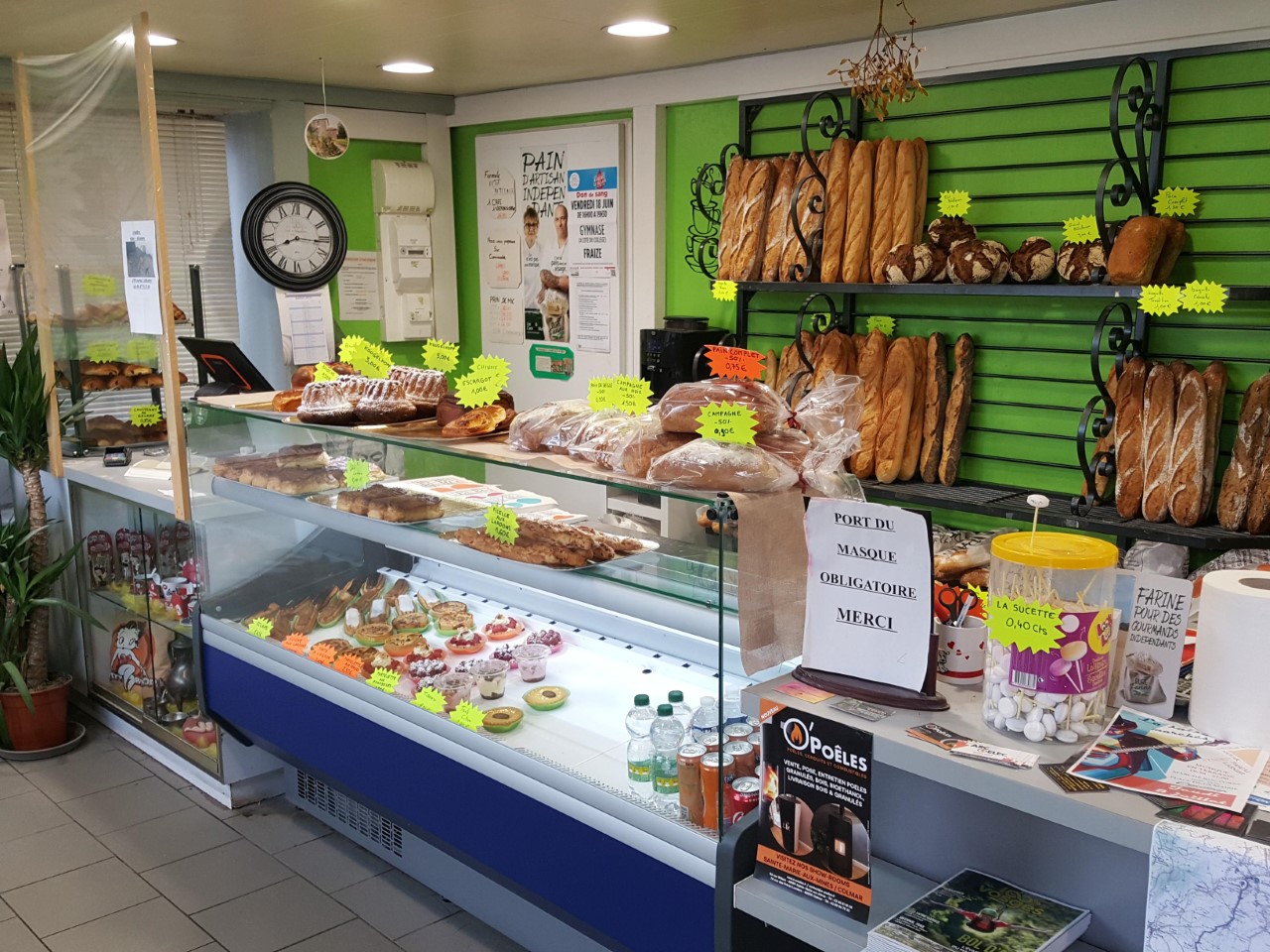 Pour des raisons de santé , vend boulangerie -pâtisserie . Possibilité de la 
développé .