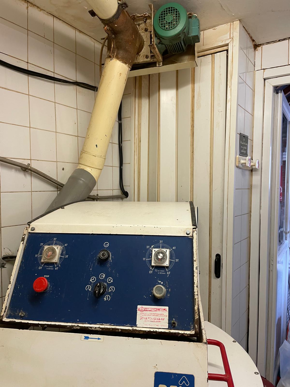 Boulangerie pâtisserie de village. 1200 habitants, écoles primaires et tout commerces,collège et lycée en bus