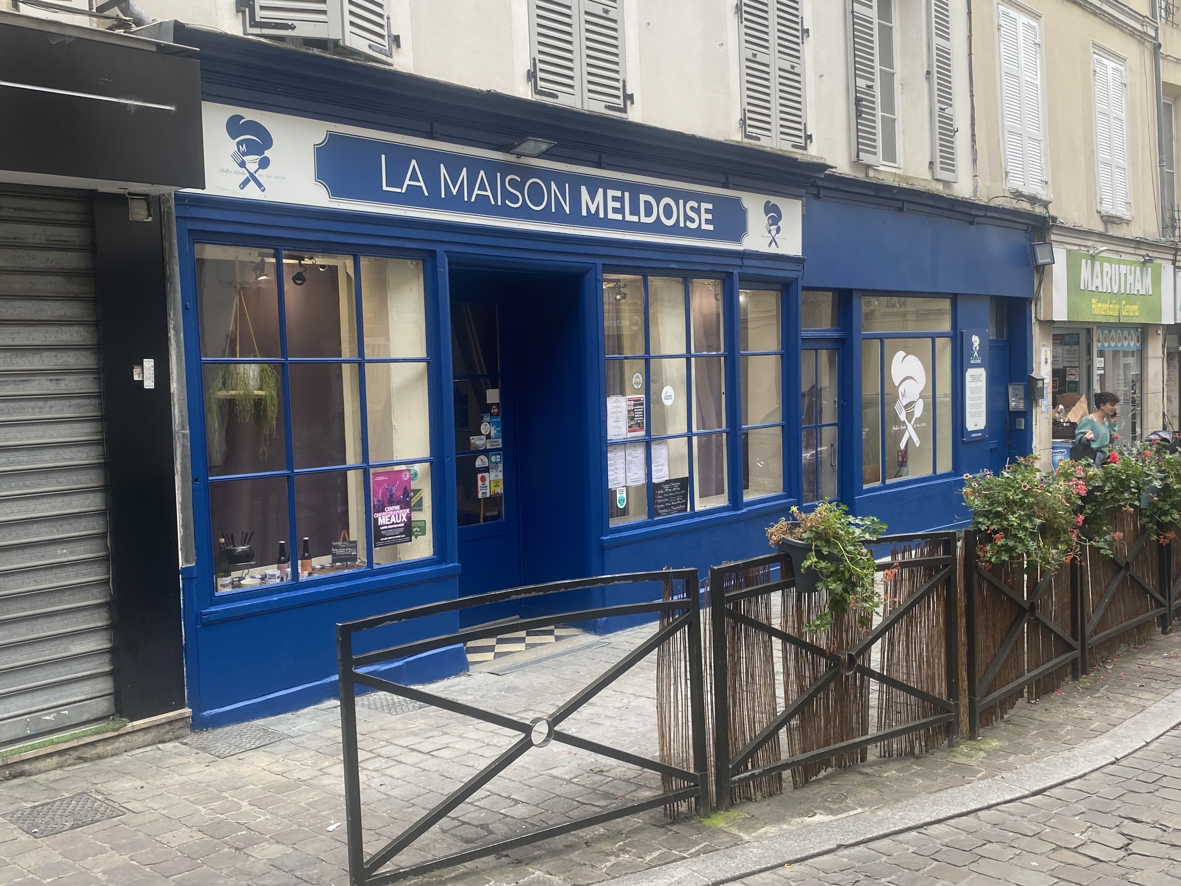 Restaurant 124 m² Meaux Hyper centre ville - Fonds de commerce Restaurant traditionnel - Cuisine française et produits locaux - 50 couverts en salle + 20 en terrasse.

La Maison Meldoise propose une cuisine 100% maison, réalisée à partir de produits frais et de saison. Les chefs mettent un point d'honneur à travailler des produits locaux, garantissant ainsi des saveurs authentiques et des plats de qualité. Présent dans le guide du 'Petit futé', travaille avec les offices de tourismes et les groupes.

En quelques mots :

- PAS DE SALARIÉ à la reprise
- Bail commercial de 9 ans (3/6/9 renouvelable)
- Loyer : 1 830 €/mois (non assujetti à TVA)
- Charges : 210 €/mois (non assujetti à TVA) comprenant la taxe foncière
- Taxe foncière : 234 €/mois
- Établissement vendu CLEF en main
- Opportunité de développement du CA (Éléments financiers sur demande)
- Ouvert du jeudi midi au dimanche soir + lundi et mardi soir