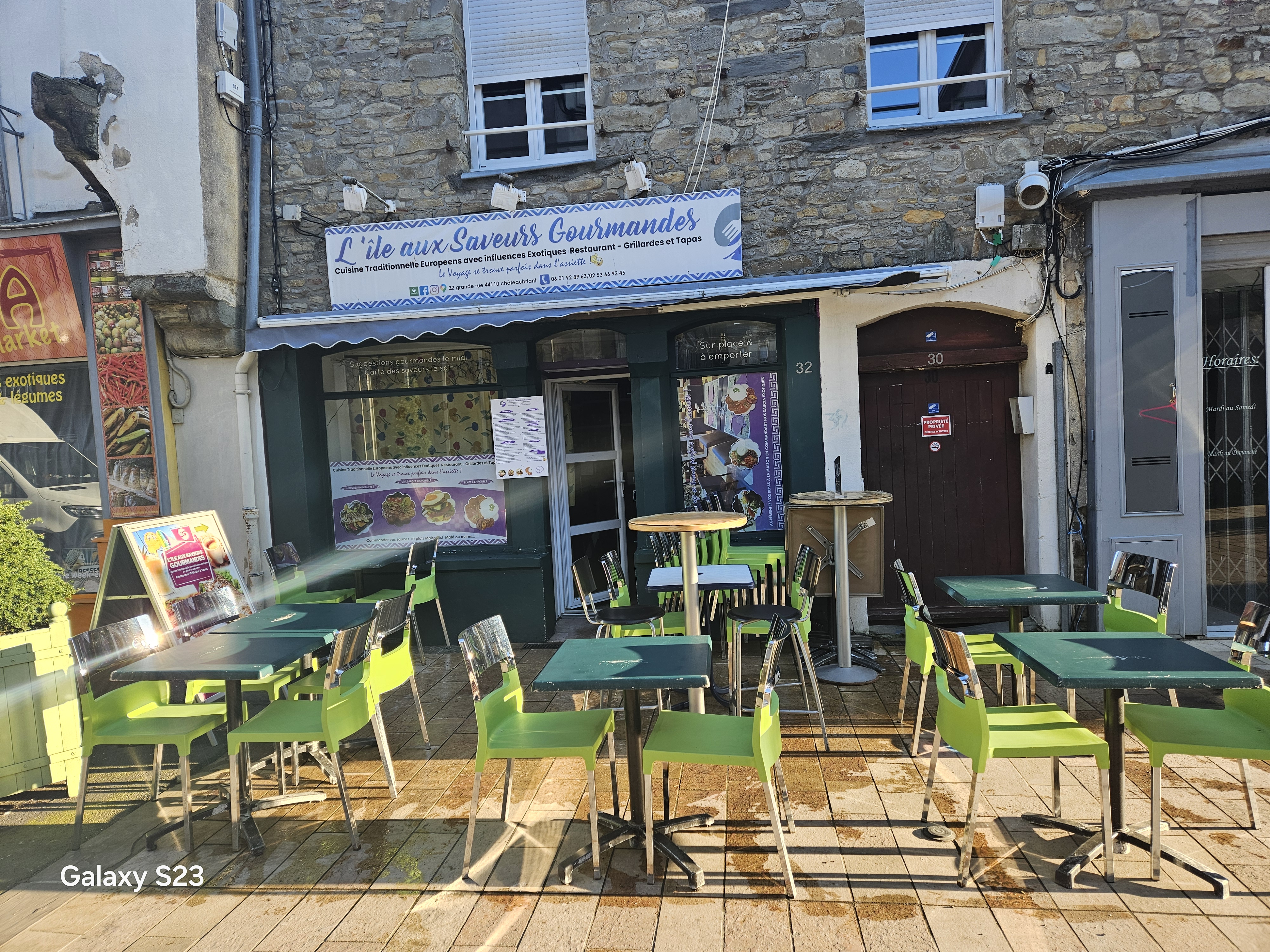 Description
A vendre fond de commerce Restaurant. Local en bn état et prêt à travailler immédiatement.
Une très belle salle et terrasse agréable
Possibilité de développer l’activité sur place où à emporter.
Attous:
Faible loyer 450€/ Mois
Belle emplacement et très bonne réputation.
IDEAL pour une première installation ou pour couple.
Cession du bien 35000€ (Négociation possible)