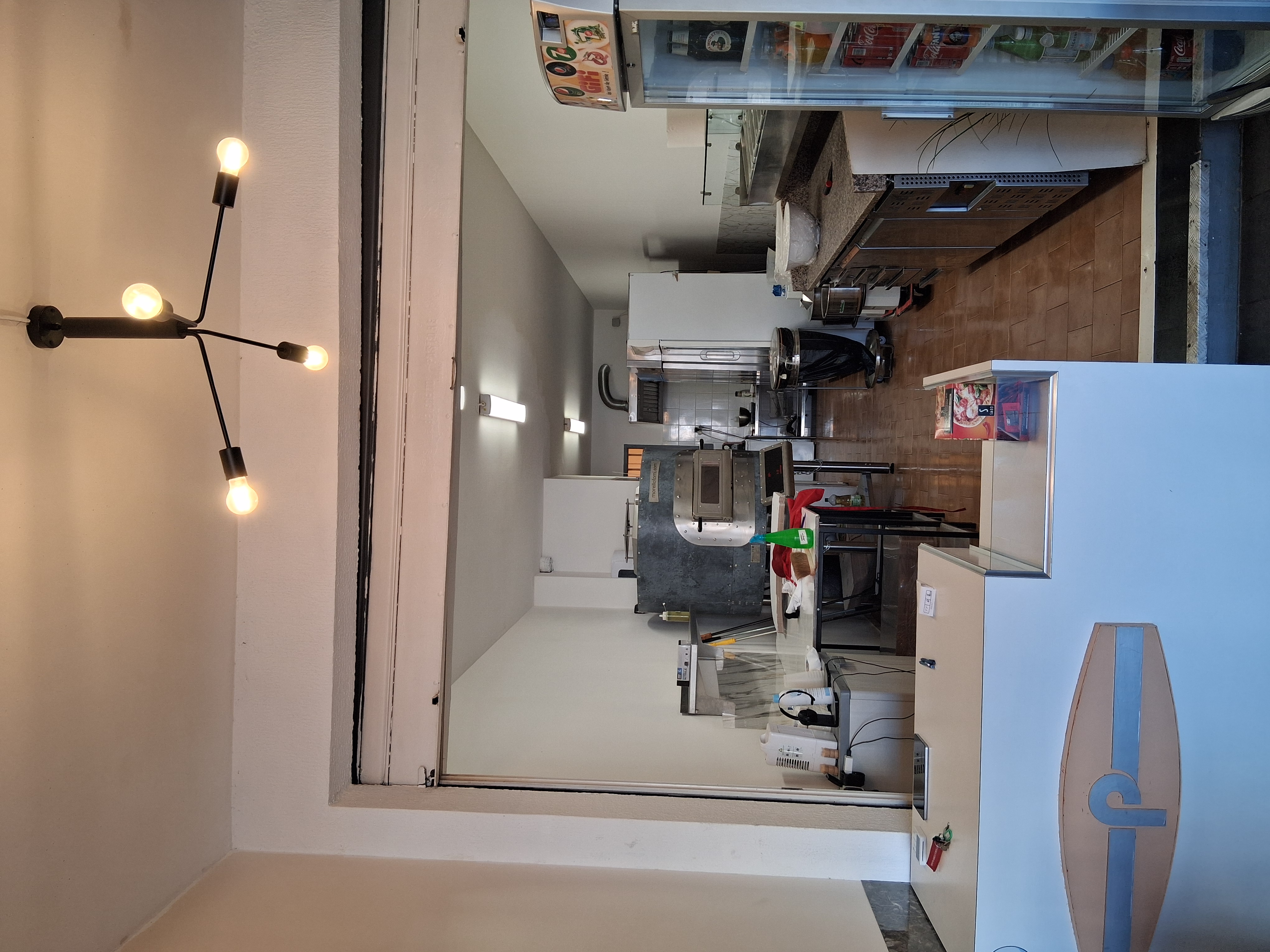 Pizzeria situé dans la rue commerçant du quartier de la faviere a bormes les mimosas 
Ca en progression 56k en 2024 80k en 2026
Travaux récents électricité plomberie neuve 2025
Local neuf
Vous bénéficiez d une terrasse de 12 couverts non soumis au taxe mairie intérieure 12 couverts 
Entièrement équipé 
Four morello frv 100 a reprendre en leasing sur 4 ans a 360ttc
Affaire reputer 4.9 sur Google 
La scampia a bormes les mimosas 
Prix 30k plus reprise du leasing