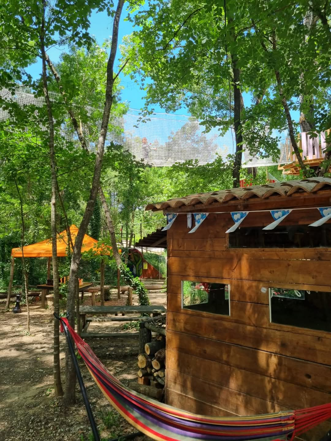 À VENDRE : Fond de commerce – Parc de loisirs et d'attractions 

Vous avez une passion pour le secteur du loisir et vous souhaitez reprendre une activité rentable et en plein essor ? Ne manquez pas cette opportunité !

Nous mettons en vente  notre parc de loisirs situé  dans le Gard 
- Parc de loisirs clé en main avec une clientèle fidèle
- Emplacement stratégique avec un fort potentiel de développement
- Infrastructures variées adaptées à divers types de familles.
- très bonne réputation  et bonne visibilité locale
Informations complémentaires :
- Surface du terrain : 15000 m²
- Activités proposées : parcours filets dans les arbres, babyfoot géant, rivière de diamant, jeux d'échec et jeux Dame géant, chasse aux trésors, pêche aux canards, plusieurs parcours engin de roulants, espace aqualudique..........
- Chiffre d'affaires annuel : 90000€
- Loyer annuel : 4100€

Ce fonds de commerce représente une occasion unique pour un couple ou des professionnels du secteur ou un investisseur souhaitant se lancer dans le domaine des loisirs.