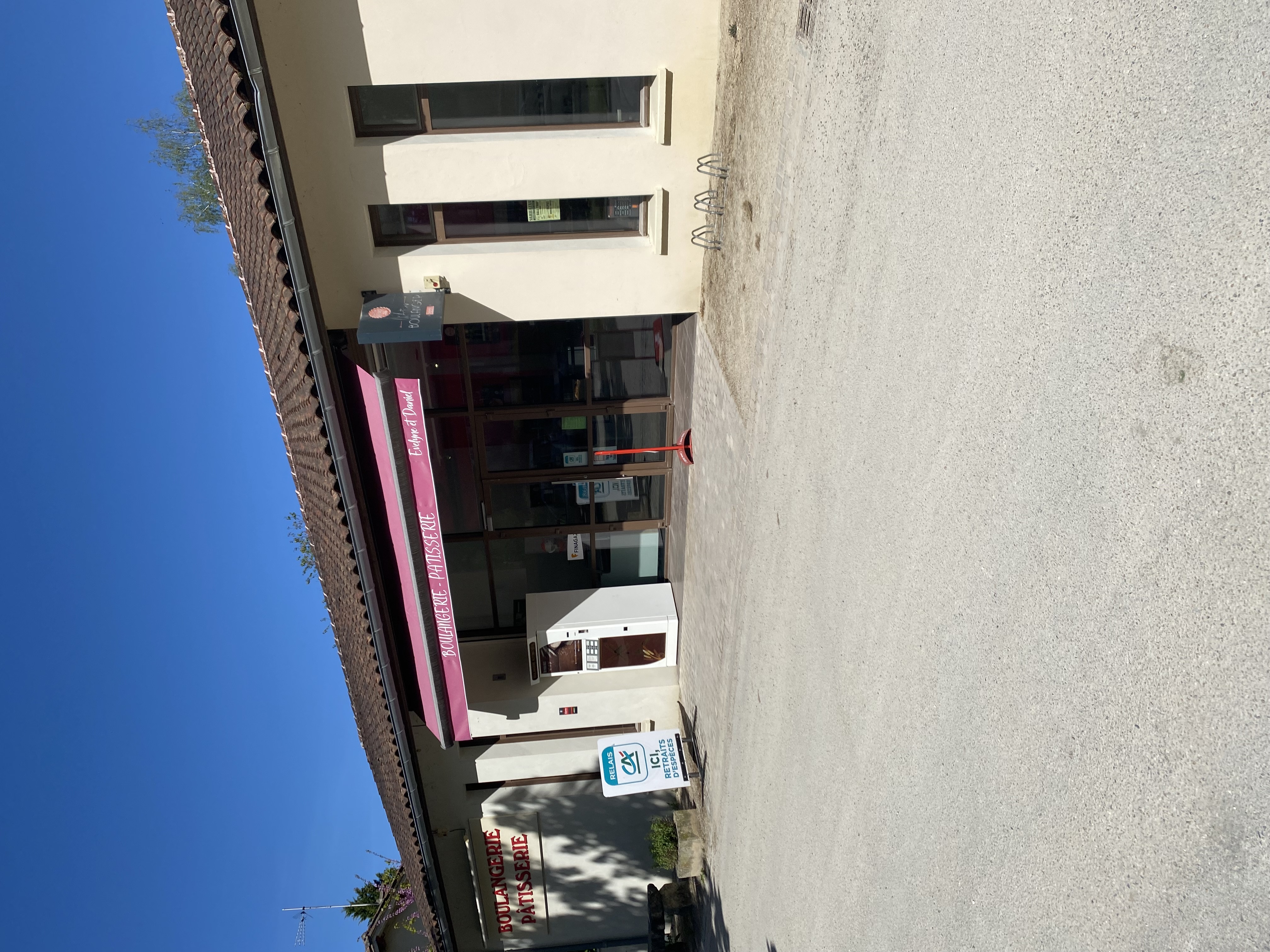 A vendre boulangerie, pâtisserie, petite épicerie dans joli village des Landes.
site très touristique, nombreuses manifestation.
Proche Mont de Marsan, Barbotan les Thermes
Cause retraite
