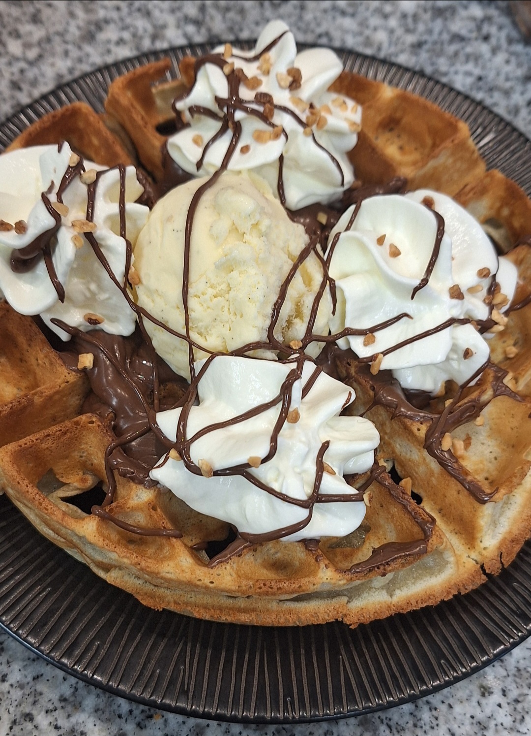✅️Cause de la vente 
Un petit gros problème de santé qui m'oblige  a m'arrêter et je prendrais définitivement la retraite pour enfin profiter de ma famille 

 ✅️ fdc  restaurant creperie sur place et emporter sur Rieupeyroux dans l'Aveyron 12. 
village de 2000 habitants 

✅️Cuisine ouverte sur la salle qui peut accueillir 20/24 personnes a l'intérieur et environ 16 a l'extérieur 

✅️Matériel et mobilier récent 1 ans 
 loyer 600 €
Licence 3

Commerce prêt a fonctionner sans travaux 
Sauf changements d'activité avec accord du propriétaire 

SVP curieux s'abstenir Merci
Restaurant Mamie Rose
