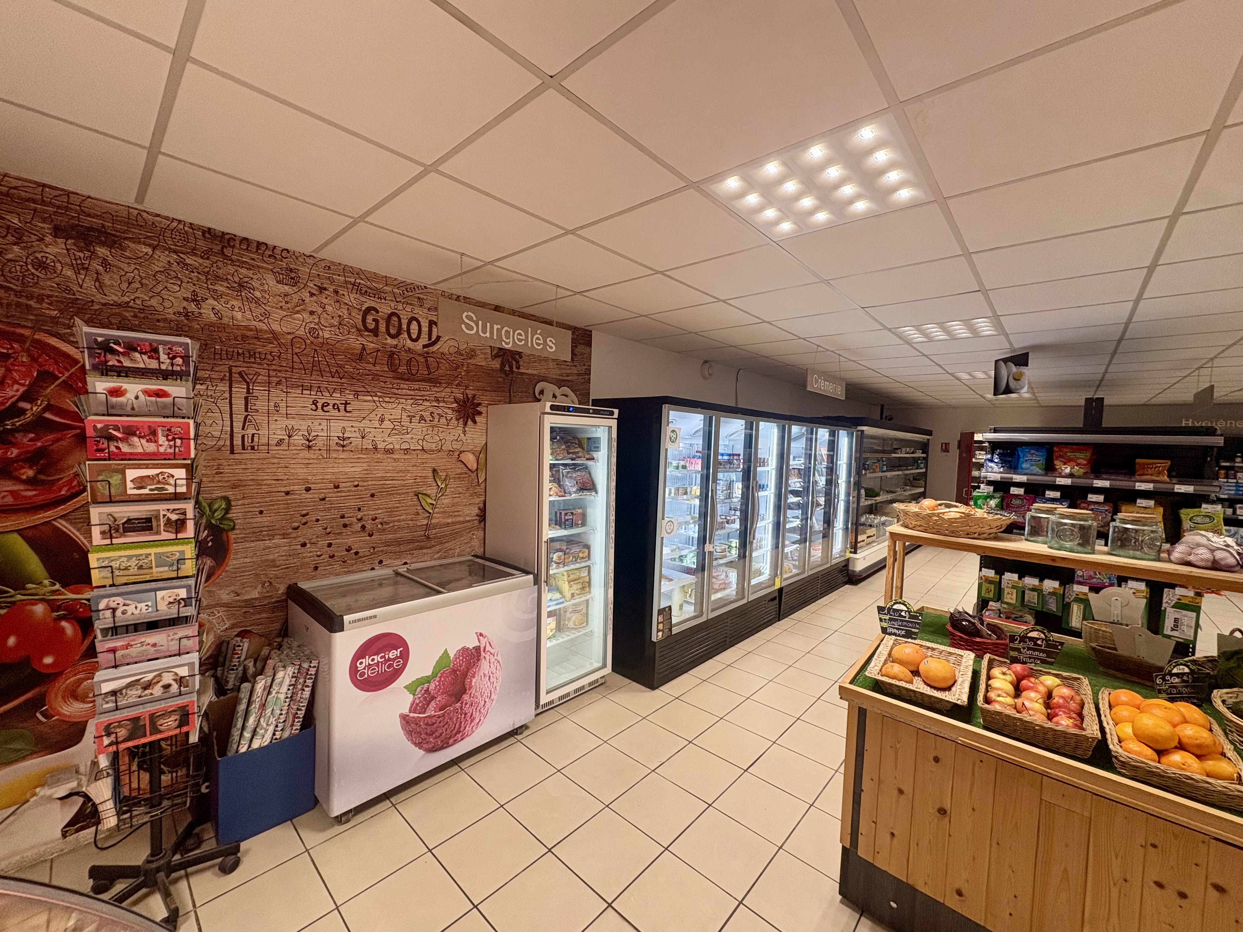 Fonds de commerce MAUGES SUR LOIRE

Épicerie / traiteur à vendre - LE MESNIL EN VALLEE (49410)
- - - - - - - - - - - - - - - - - - - - - -
À vendre fonds de commerce de supérette situé dans un petit village à proximité de Saint-Florent-le-Vieil, sur axe passant offrant une excellente visibilité.
Offrant un bel espace de vente, une cuisine, réserve et SAS de livraison.

Ensemble fonctionnel et rénové, idéal pour une activité de commerce de proximité ou une reprise clé en main.
- - - - - - - - - - - - - - - - - - - - - -
Contact : Immobilier.notaires® et l’office notarial THEBAULT à Varades
ou le gérant de la boutique M.BORE 0612943983