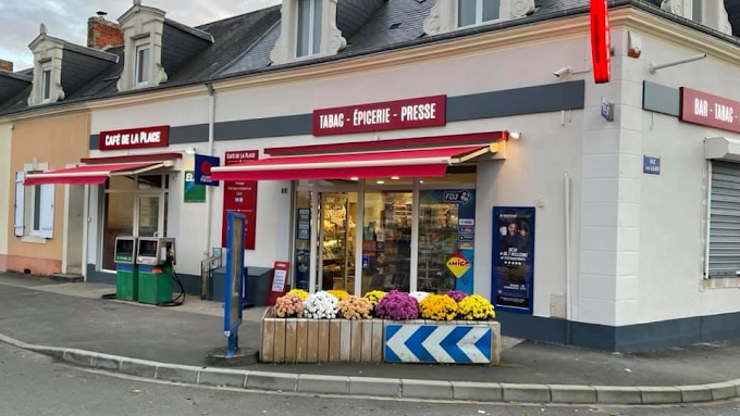 Nous mettons en vente un commerce multiservices dans un village dynamique qui compte 3 commerces (boulangerie, coiffeuse et nous).
La commune se trouve à 25km du Mans, 5km de la sortie d'autoroute, nous avons 1000 habitants avec nos écoles et une dizaine d'associations.

Nous avons refait le commerce à neuf en novembre 2020 (électricité, linéaire, caisse, clim....)

Possibilité d’évolution du commerce (agrandissement).

Pour plus d'information, merci de nous contacter.