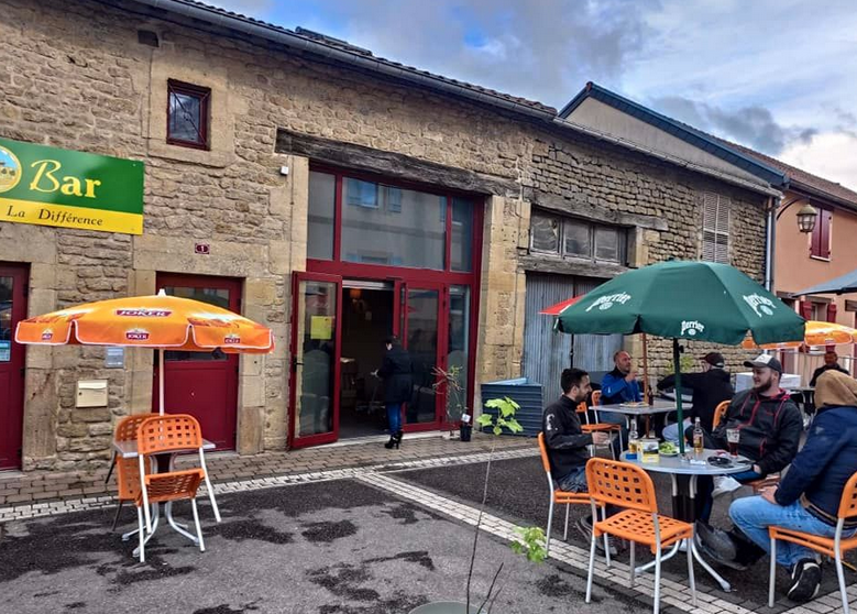 Le programme 1000 cafés recherche une dizaine de gérants pour la réouverture de cafés-restaurants-services dans des petites communes rurales partout en France. 

1000 cafés propose un accompagnement avant et après ouverture, une formation par promos, et réalise l'investissement initial. Le gérant est souvent logé à proximité du café. 

Compétences en cuisine recherchées pour la majorité des projets. Ouvertures prévues pour l'été/automne 2022. 

Pour plus d'informations, envoyez votre CV à pierre.peyrelongue@1000cafes.org