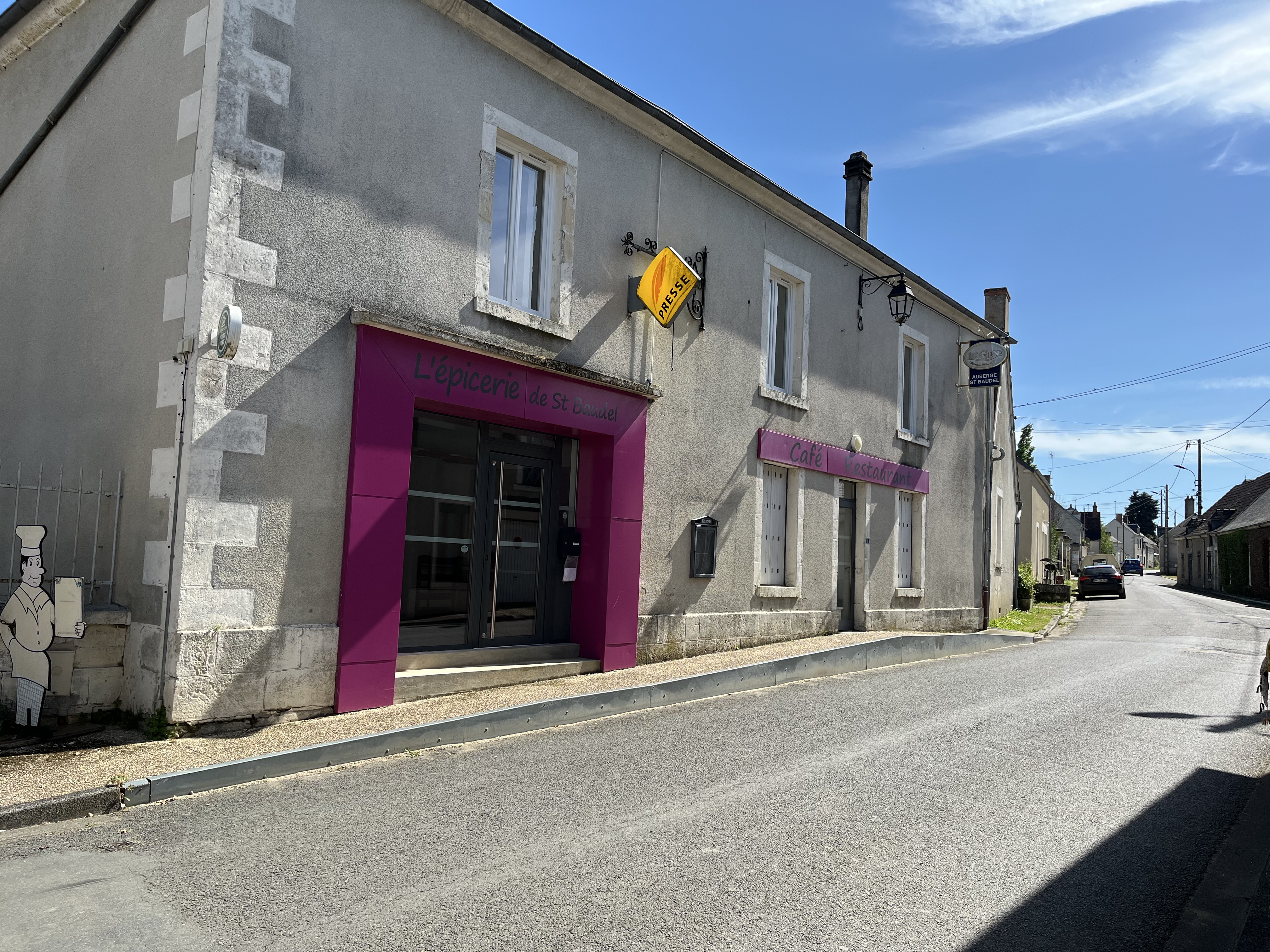 Local commercial à louer - multiservices (bar, restaurant, épicerie)