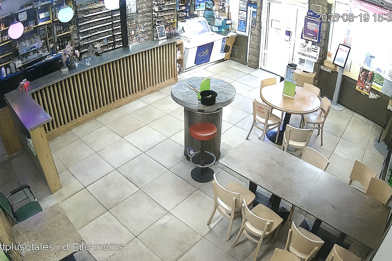 📍 Sud Lyonnais – à 30 minutes de Lyon

À vendre, mon bar-tabac-PMU-FDJ situé en plein centre d’une petite ville dynamique.
L’établissement fait 84 m², avec environ 20 places assises à l’intérieur et 16 en terrasse.

👉 Activité diversifiée et stable :
	•	Bar (Licence IV)
	•	Tabac
	•	Jeux FDJ (loto, grattage…)
	•	PMU

C’est une affaire saine et rentable, avec une clientèle fidèle depuis des années. Résultat net supérieur à 18 % du chiffre d’affaires.

Aucun salarié à reprendre, ce qui en fait une belle opportunité pour un couple ou deux associés.
Un petit appartement au-dessus est compris dans le bail commercial.

Si vous cherchez à vous lancer dans une activité pérenne avec une bonne qualité de vie, n’hésitez pas à me contacter pour plus d’informations et une visite.