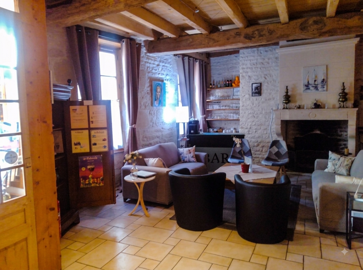 A VENDRE : Murs et Fonds – Hôtel *** de charme pierre et bois (10 ch.) dans une bâtisse de 3 siècles.
Prix Global : 860 000 € (Murs : 695 000 € / Fonds : 165 000 €) indissociable
Idéal pour un couple d'exploitants ou des professionnels de l’hôtellerie-restauration souhaitant déployer le plein potentiel des lieux :

	Emplacement Premium : Situé à Alunay (17) sur le chemin de Saint-Jacques de Compostelle (flux constant de randonneurs, touristes et professionnels).
	Avantage Fiscal : Zone ZRR (France Ruralités Plus) offrant des exonérations d'impôts, URSSAF salariés, taxe foncière sur les 5 premières années.
	Outil de Travail Clé en Main : Hôtel- restaurant de 10 chambres chaleureuses, Bar avec Licence IV (actuellement pour clients de l’hôtel uniquement), restauration avec cuisine opérationnelle (actuellement exploitée en table d'hôtes ).
	Excellente Réputation : Noté 4,5/5 sur Google et 8,8/10 sur Booking, salué pour son accueil, son calme et sa propreté.
Potentiel de Croissance : Développement du bar Licence IV avec ouverture au public extérieur et transformation de la table d'hôtes en véritable restaurant (marge brute de 80 %).
Affaire saine exploitée depuis 8 ans. 
	Appartement de fonction de 70m² type T3 avec deux chambres

PROTOCOLE DE VENTE : AGENCE IMMOBILIERE S’ABSTENIR
Chiffres et dossier financier confidentiel transmis uniquement après validation de votre capacité d'apport (25 à 30%), et visite préalable obligatoire (signature d’un accord de confidentialité).

CONTACT : Pour un premier échange, contactez nous sur la messagerie ( hoteldudonjon@outlook.fr ) en présentant brièvement votre profil professionnel et votre situation.