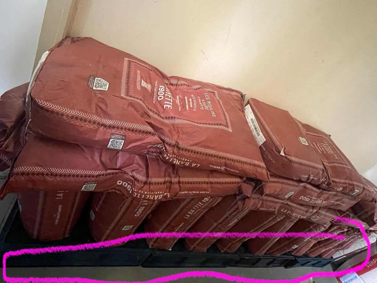 Boulangerie pâtisserie de village. 1200 habitants, écoles primaires et tout commerces,collège et lycée en bus